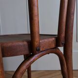 Chaises de style bistrot parisien