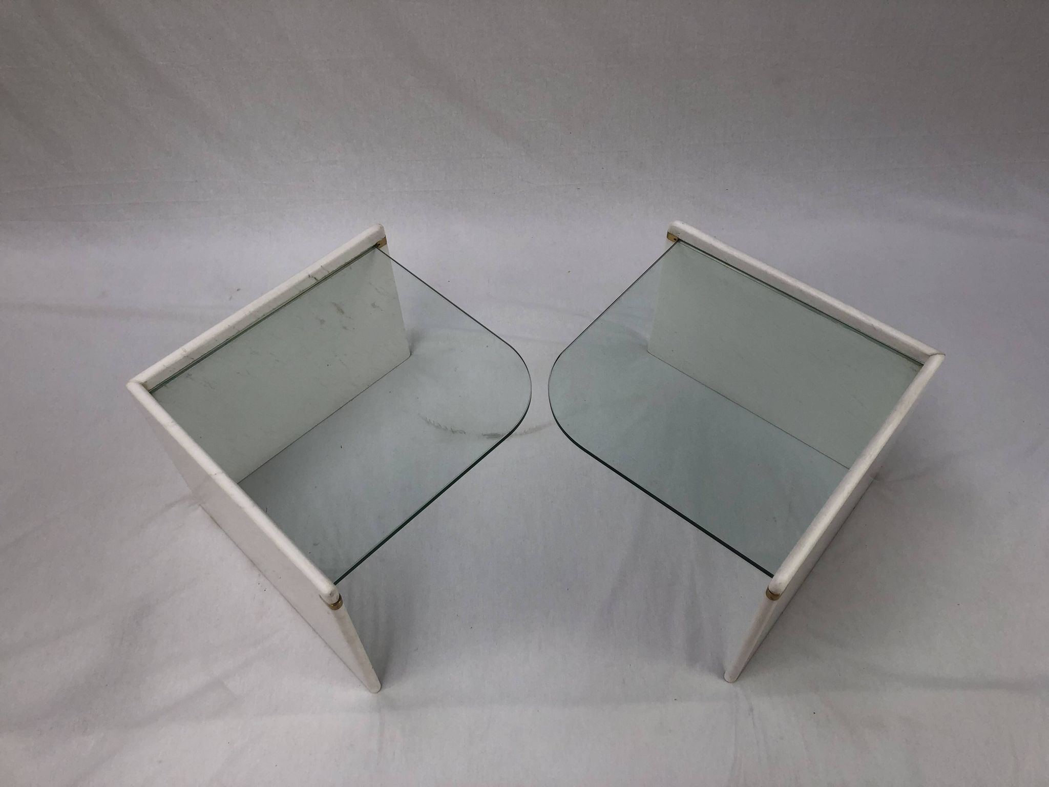 Ensemble de tables d'appoint italiennes, marbre et verre