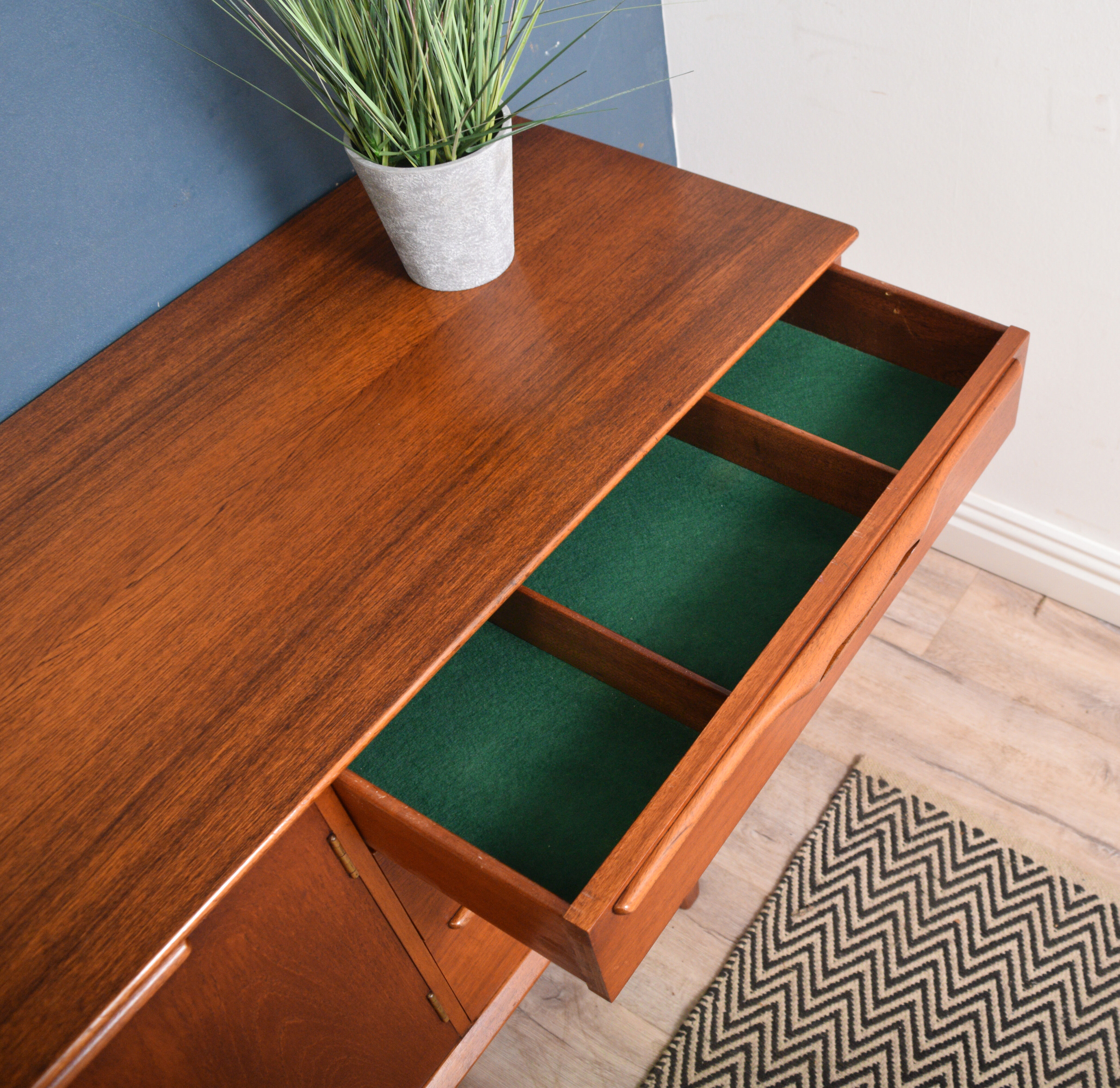 Teak Jentique sideboard 1960