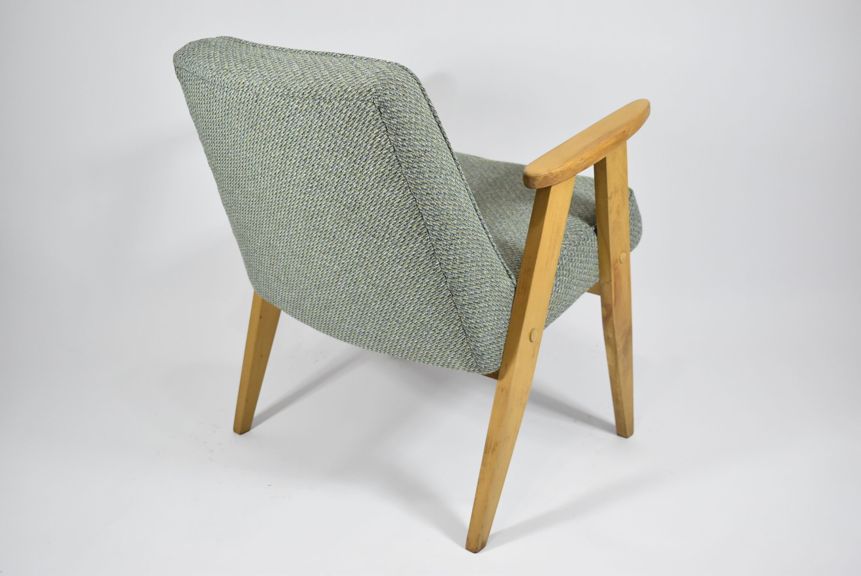 Armchair 366, designer J. hierowski, oak wood, green