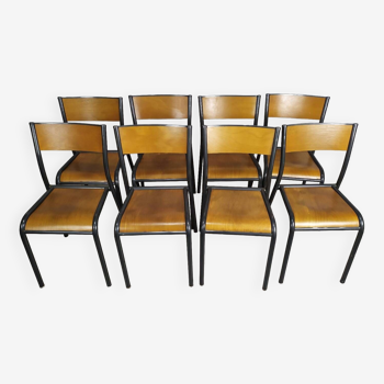 8 chaises d'école