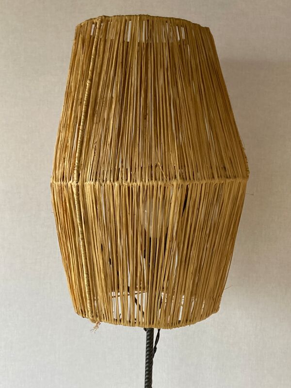 Lampadaire en fer forgé avec porte-magasin et abat-jour en sisal, années 1950