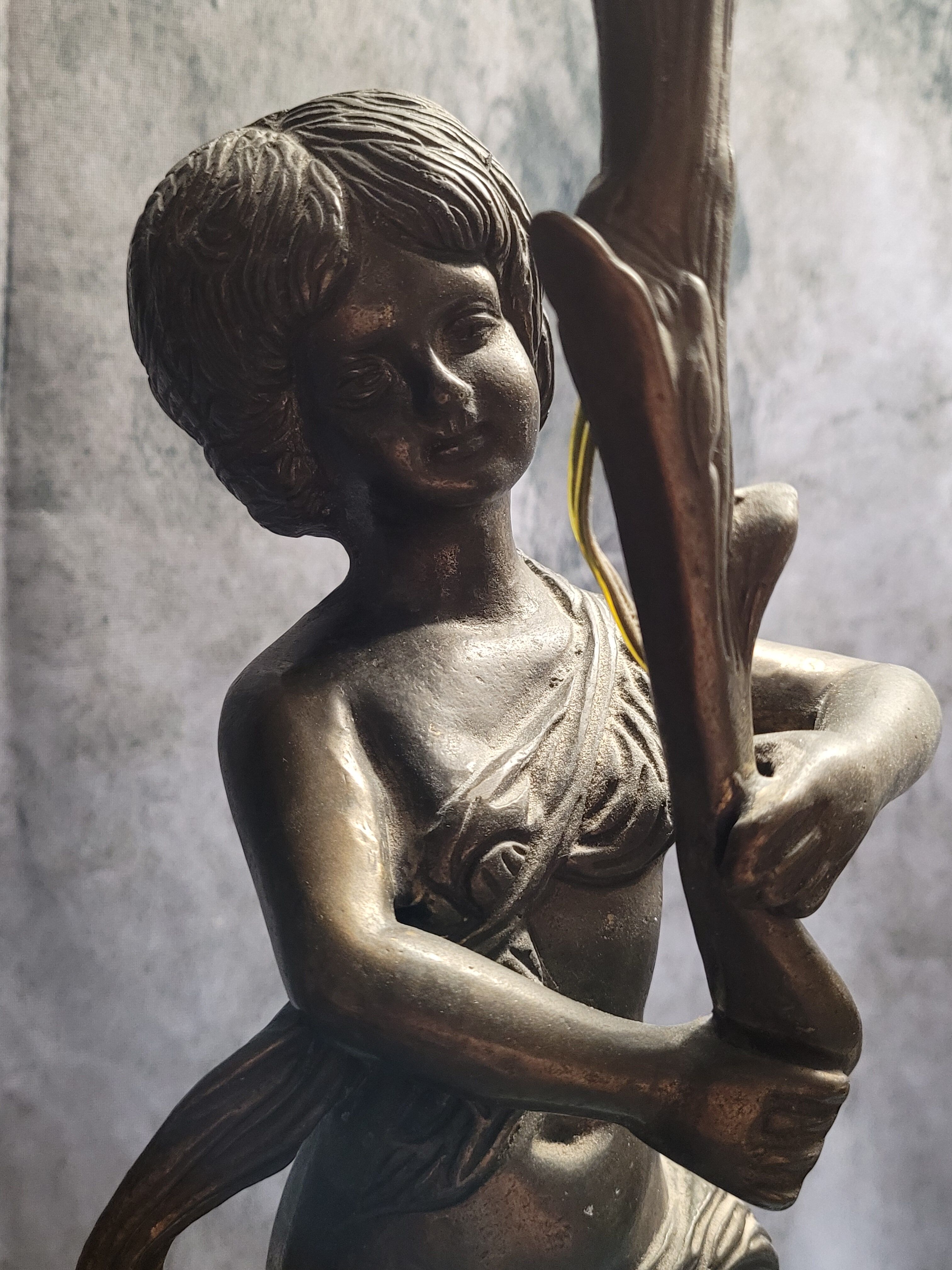 Lampe en Bronze électrifié figurant un rnfant XIXe