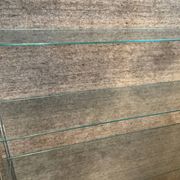 Étagère design demi lune en métal chromé et verre