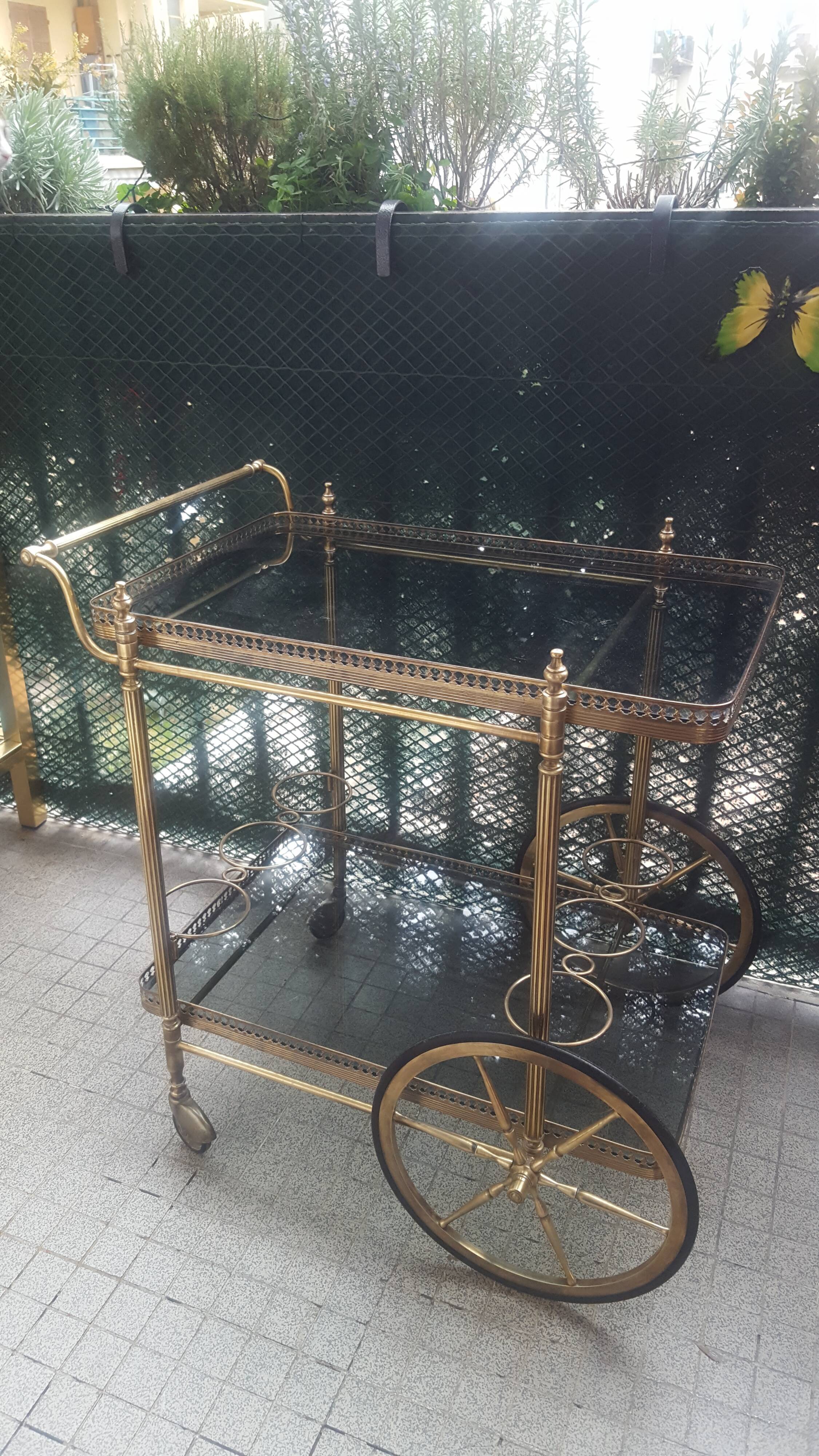 Rolling trolley with wheels