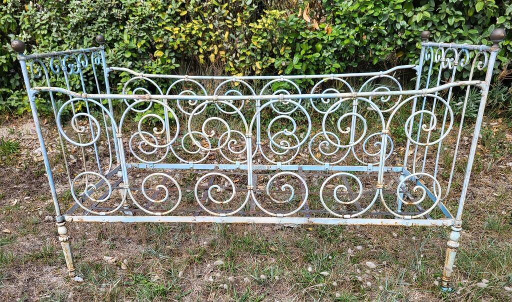 Lit cage volutes pour jardin d'hiver et d'été