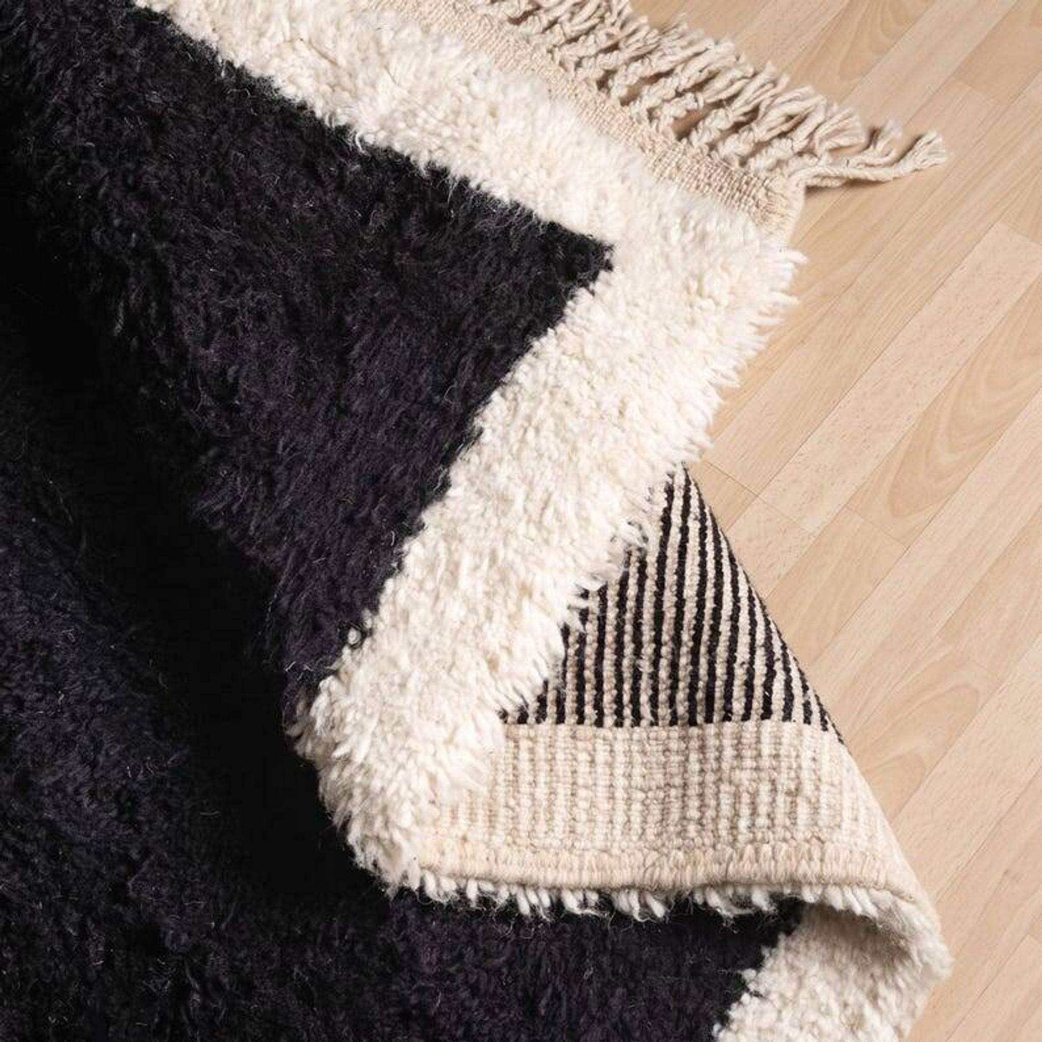 Magnificent handmade rug 200/300cm