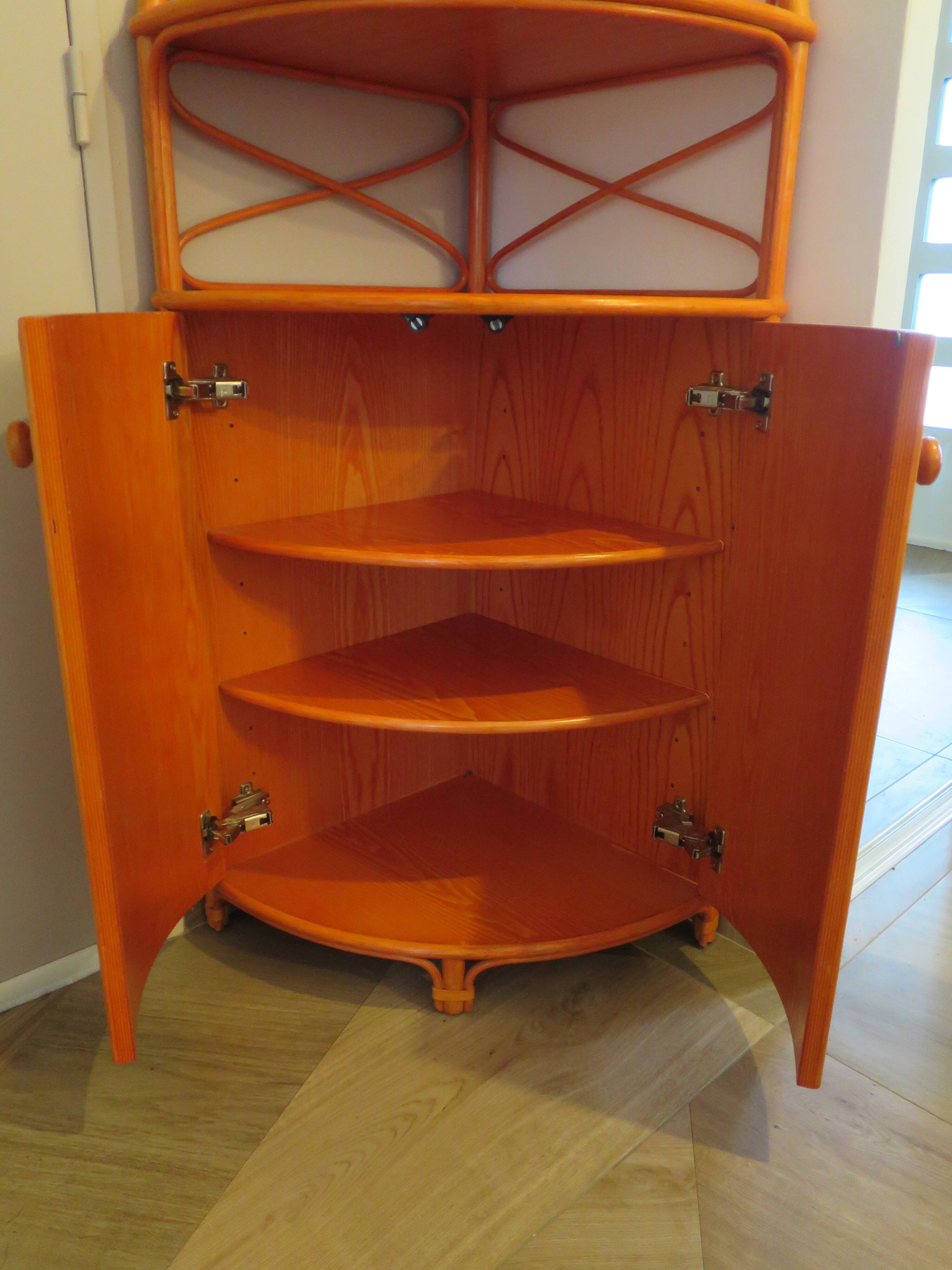 Rare-meuble d'angle-bois rotin bambou-années 70 -vintage-2 portes -bibliothéque étagère d'angle