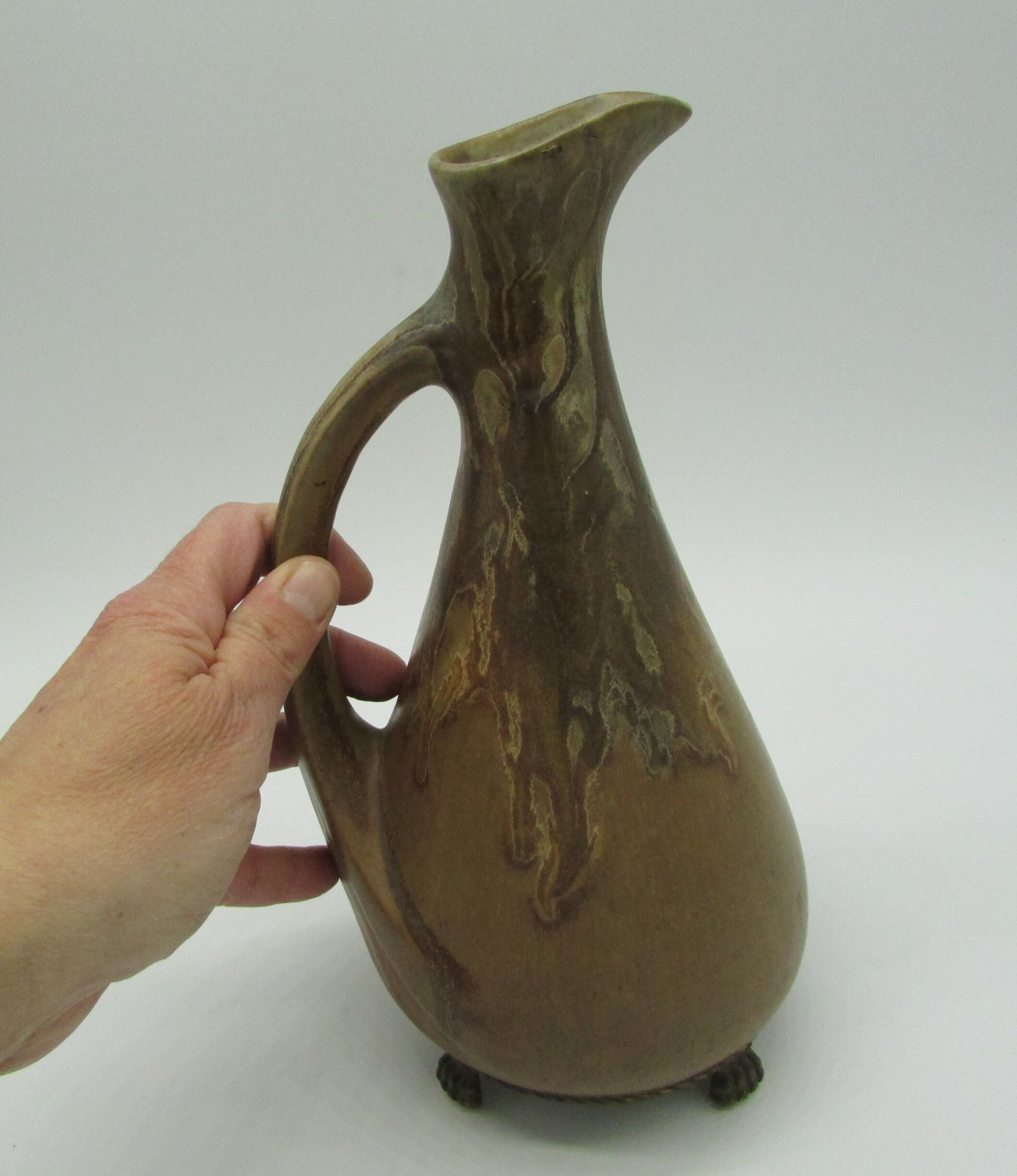 Denbac pitcher mounts lion paws