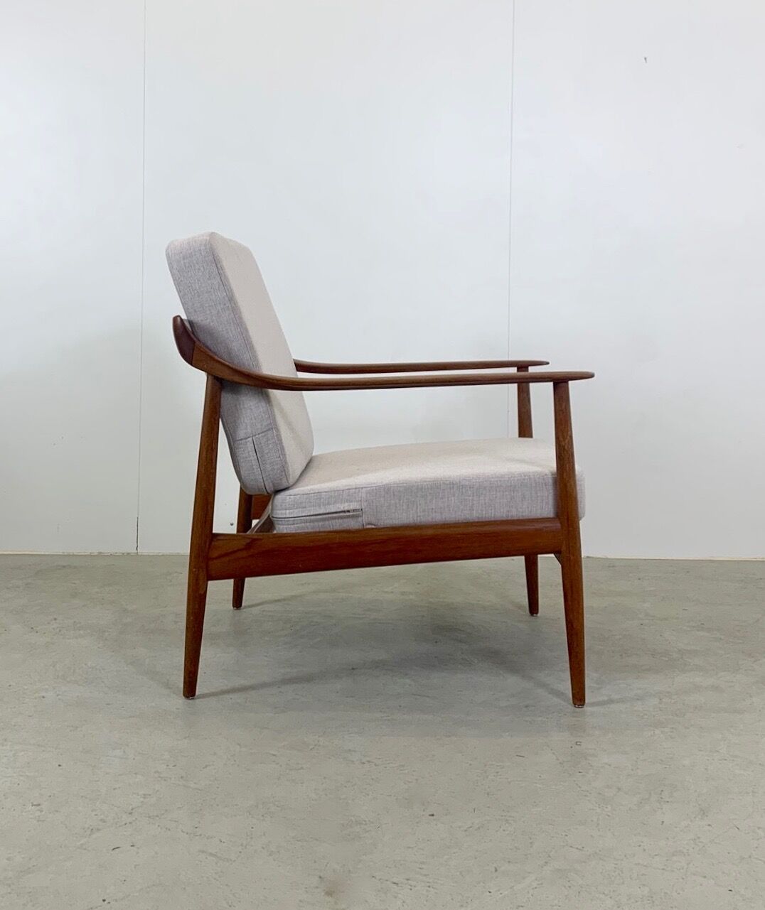 Pair of armhairs by Walter Knoll, 1960