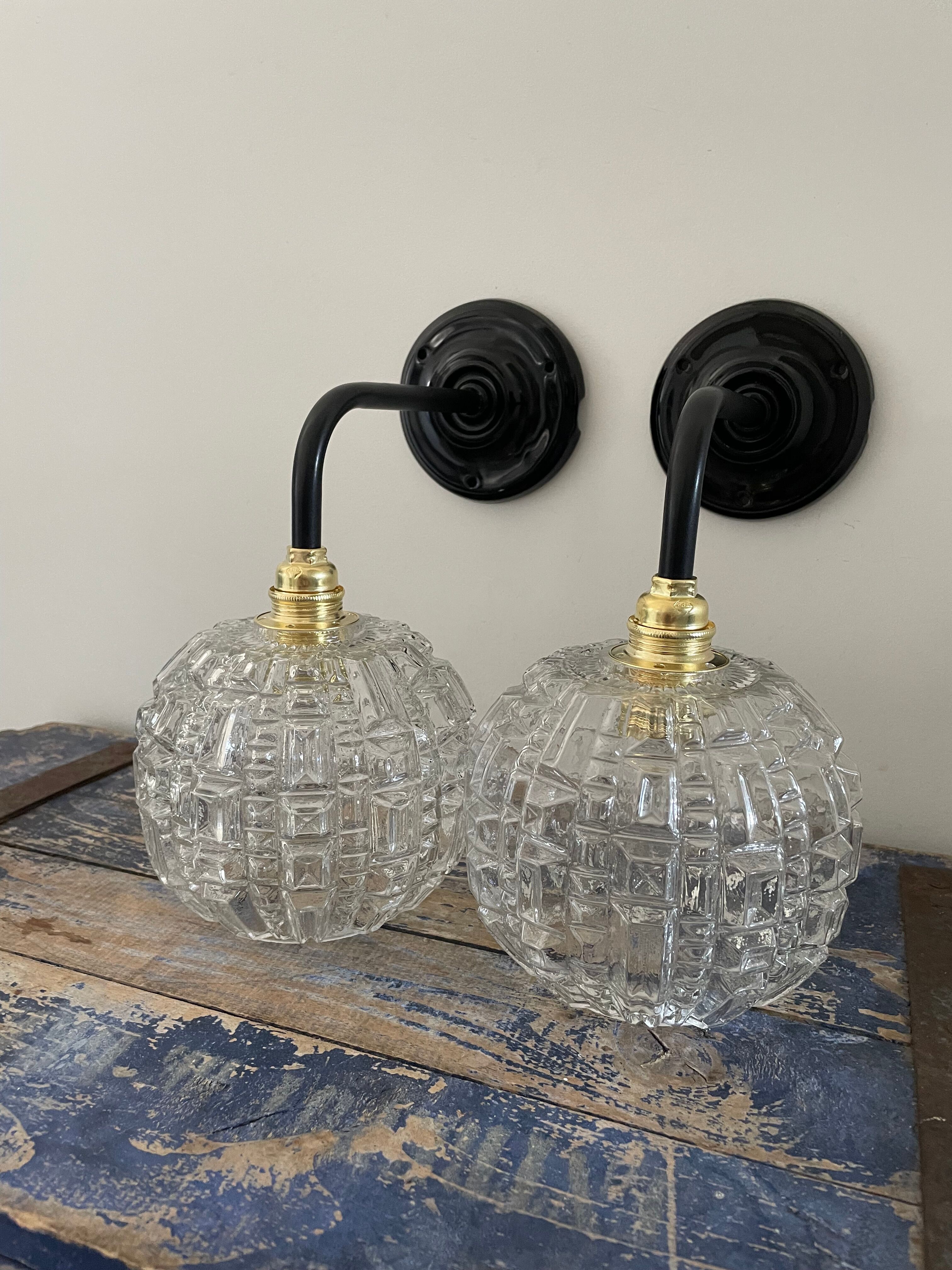 Paire d’appliques murales vintage en verre ciselé