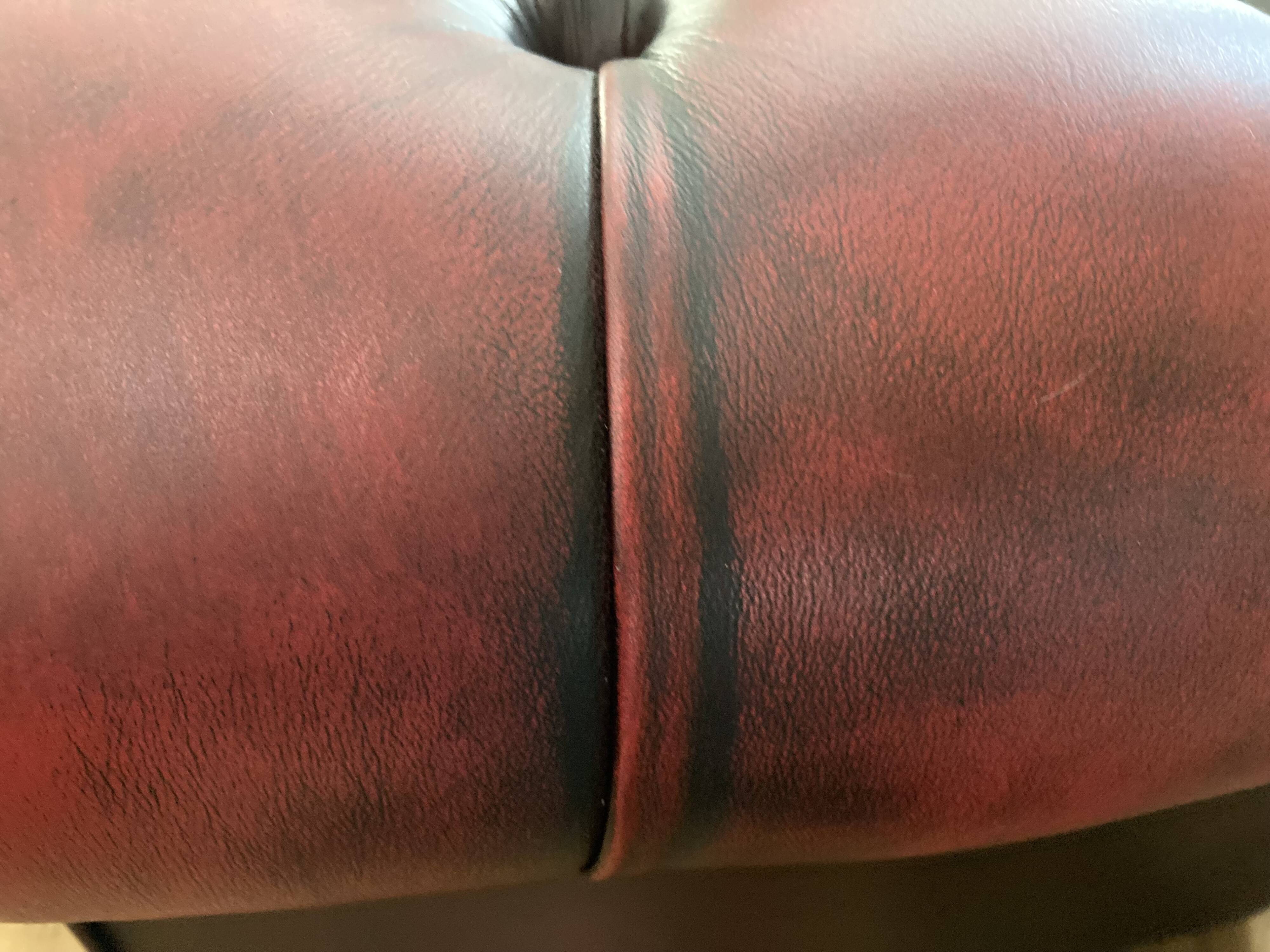 Chesterfield sofa 3-seater and its 2 armchairs