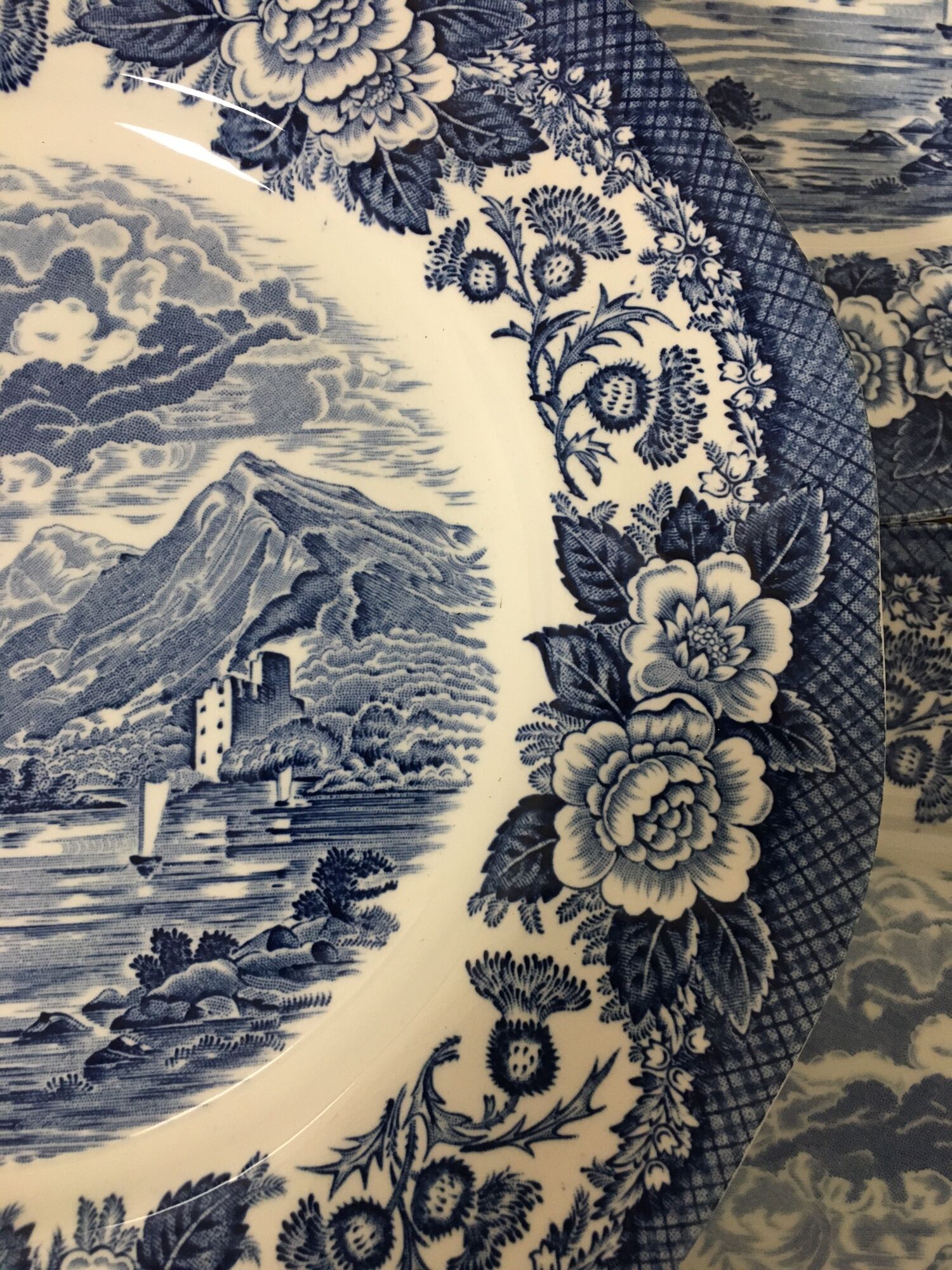 6 flat plates "Lochs of Scotland" Wegwood