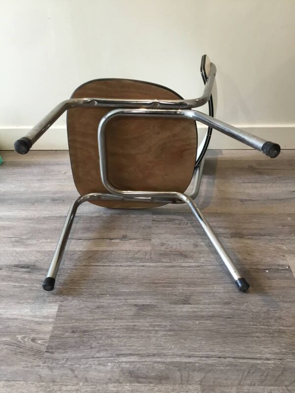 Chaise basse en Formica