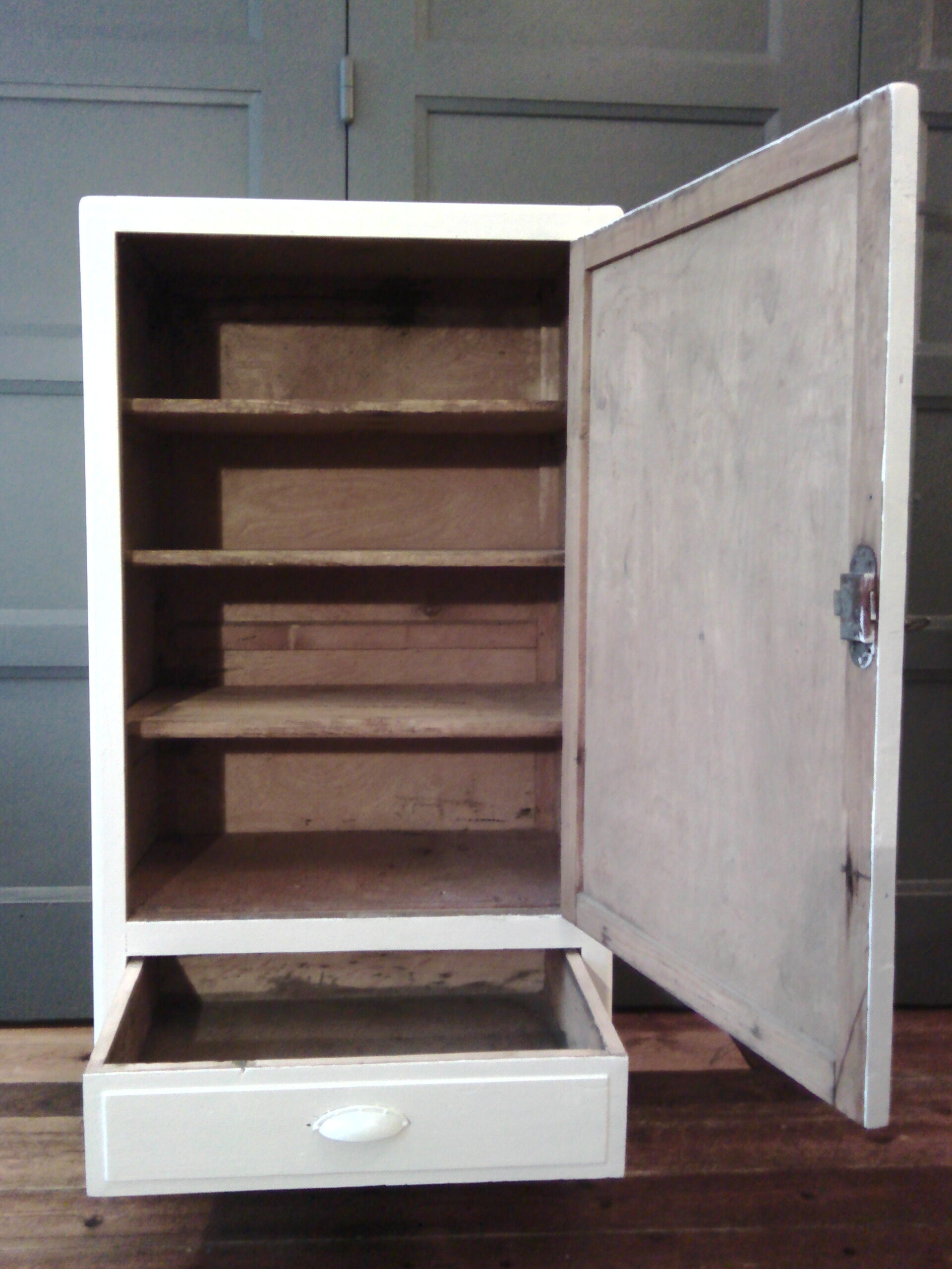 Furniture type confectionery from the 1940s