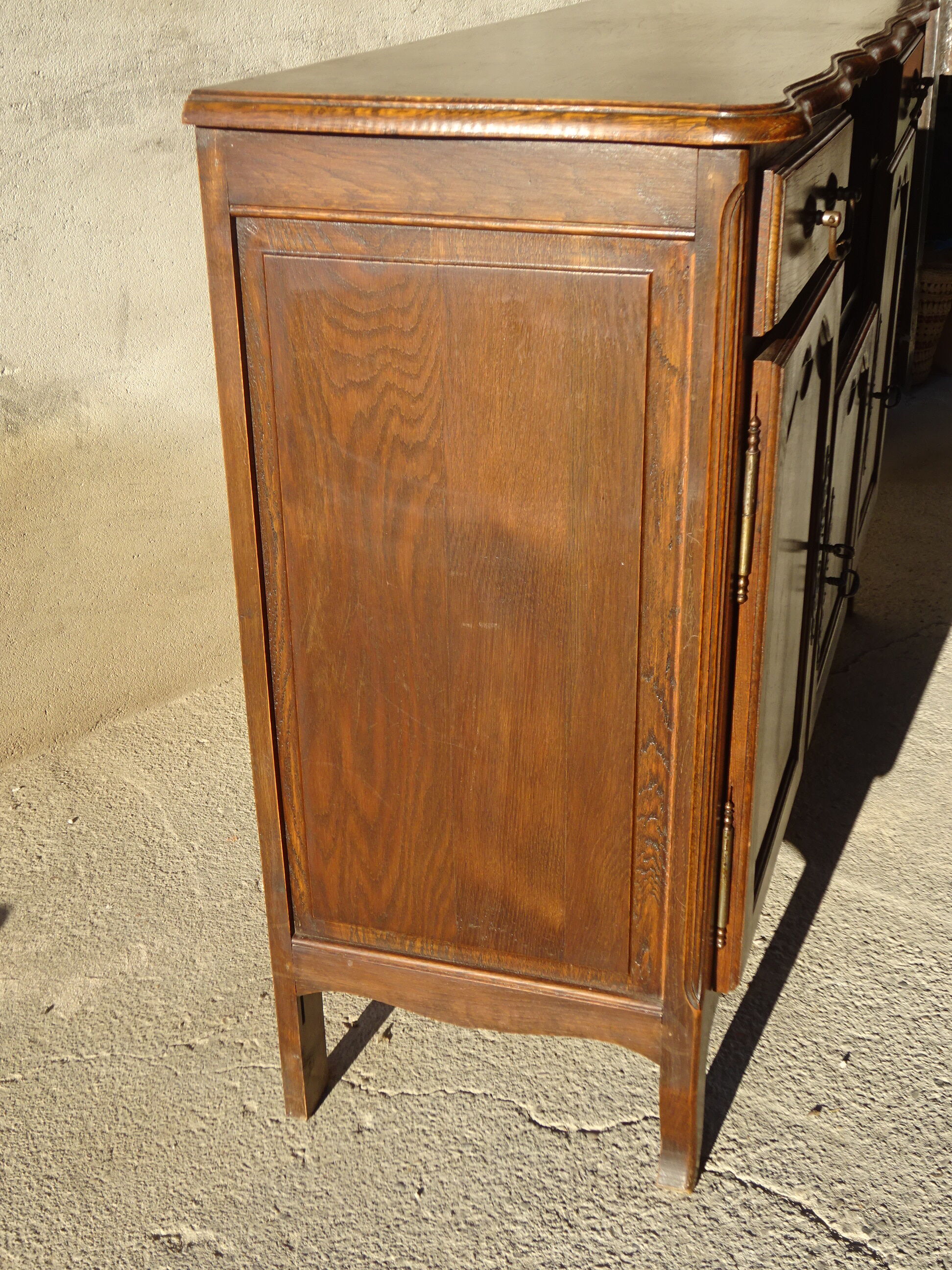 Provençal style oak enfilade