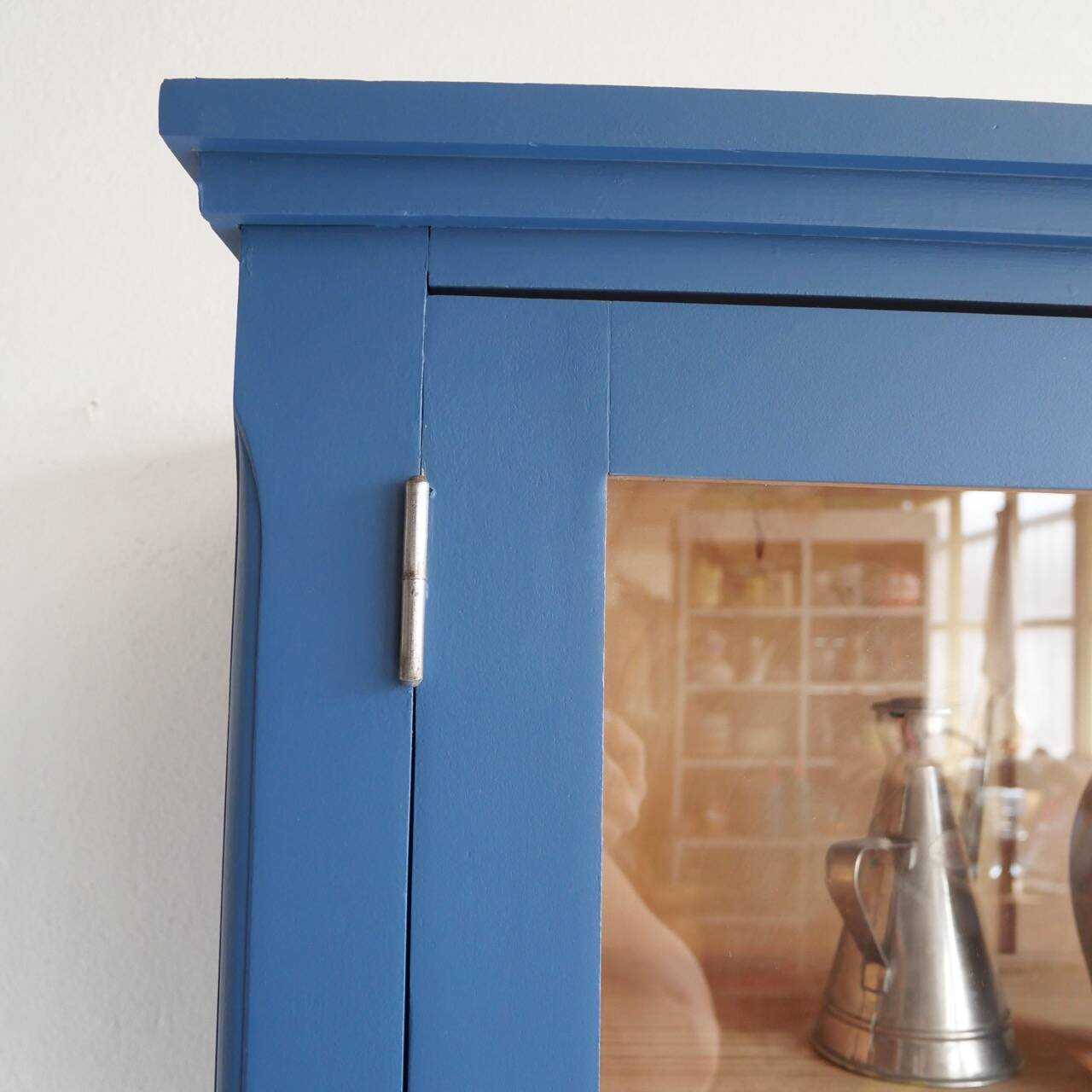 Vaisselier ancien bleu nuit