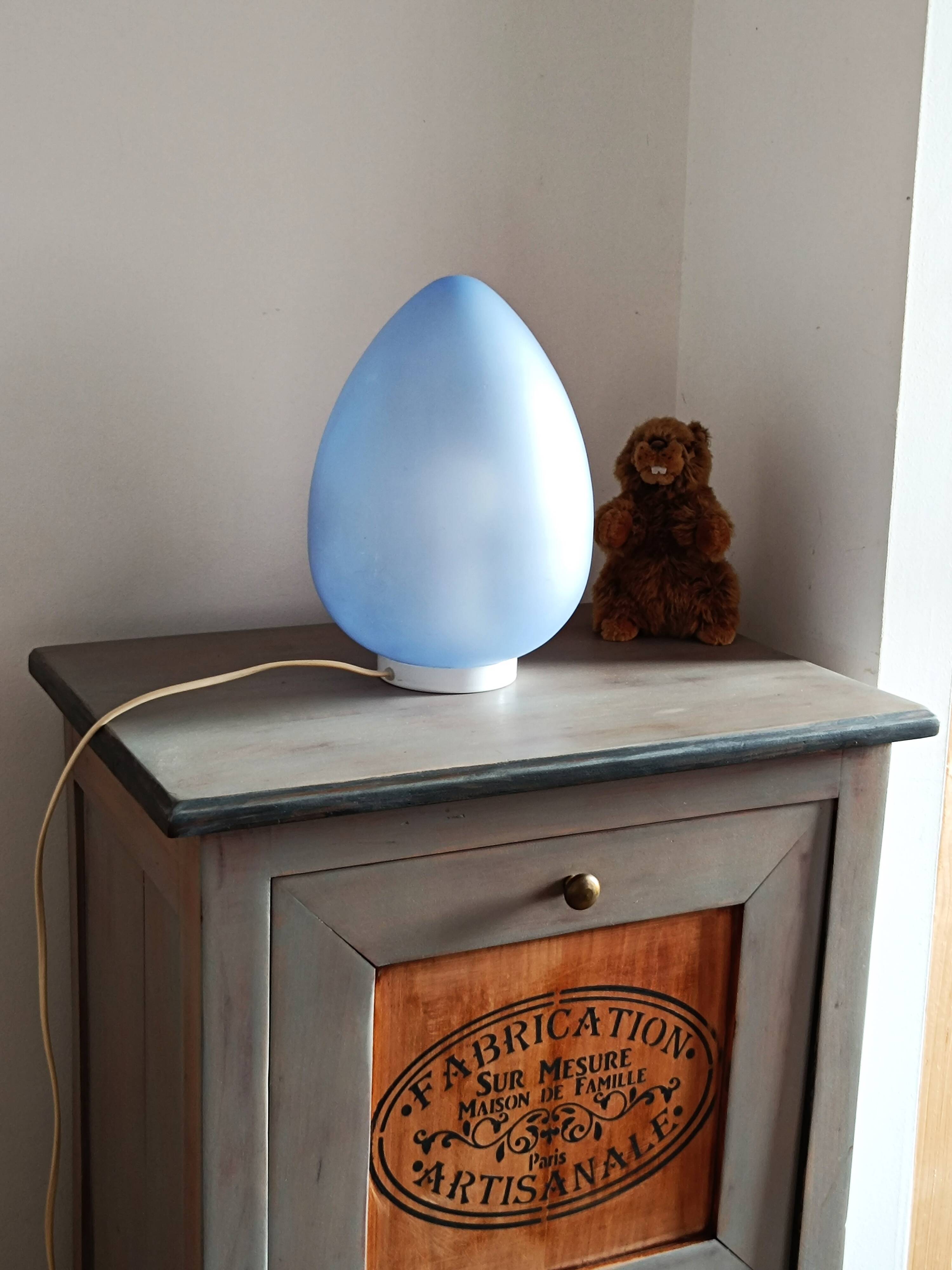 Uovo style ovoid lamp