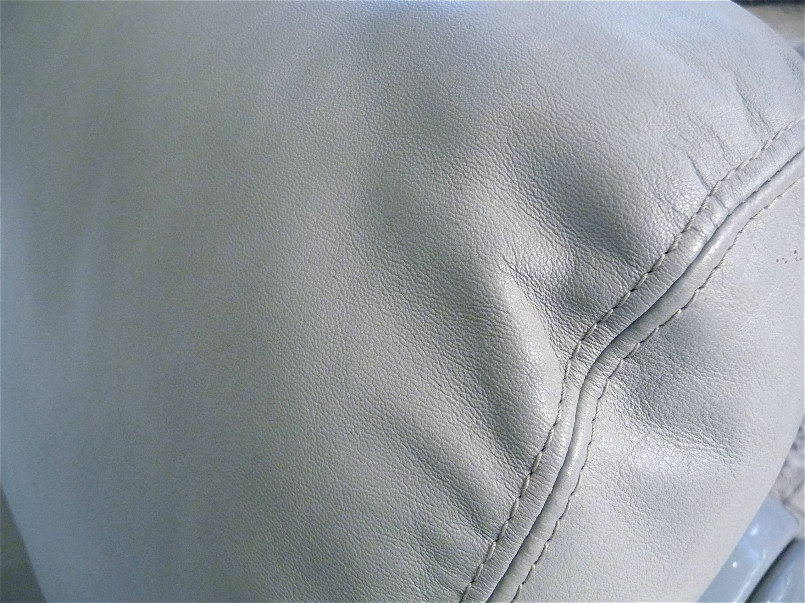 Two-Seater Leather and Steel Lounge Sofas by Gae Aulenti for Knoll International, 1970s, Set of 2