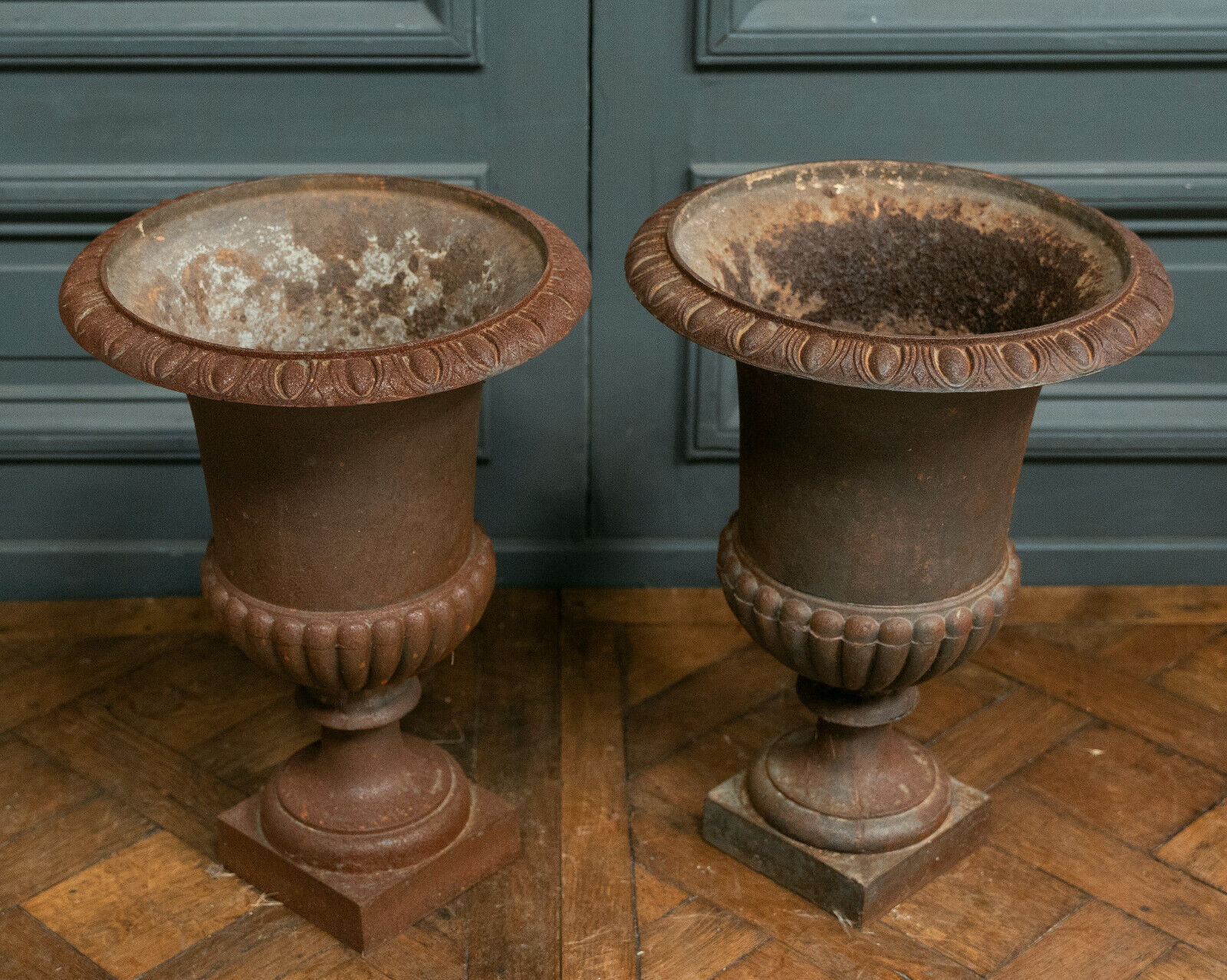 Pair of cast iron garden vases of Medici shape foot shower early twentieth century