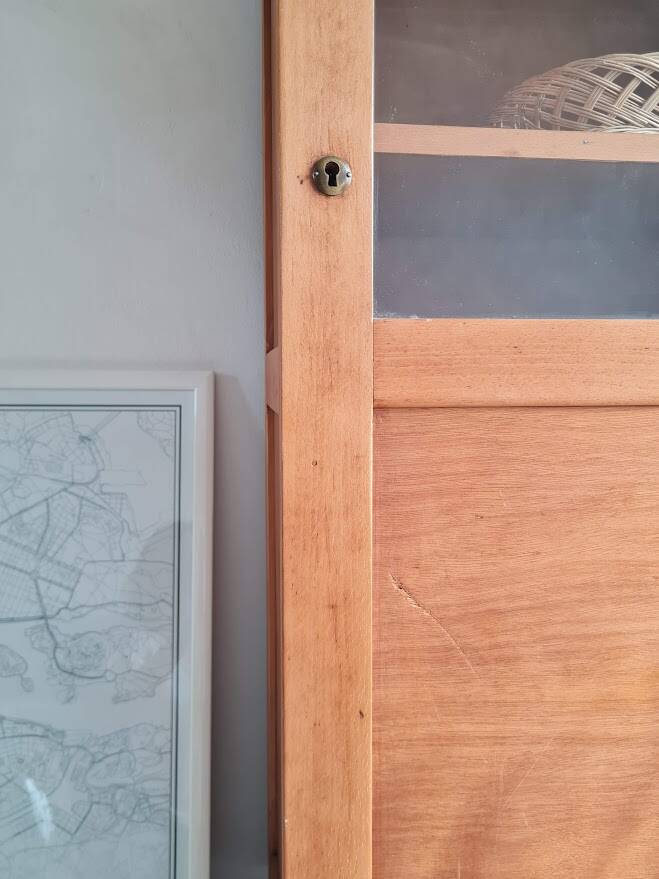 Parisian glass-fronted cupboard, type sideboard.