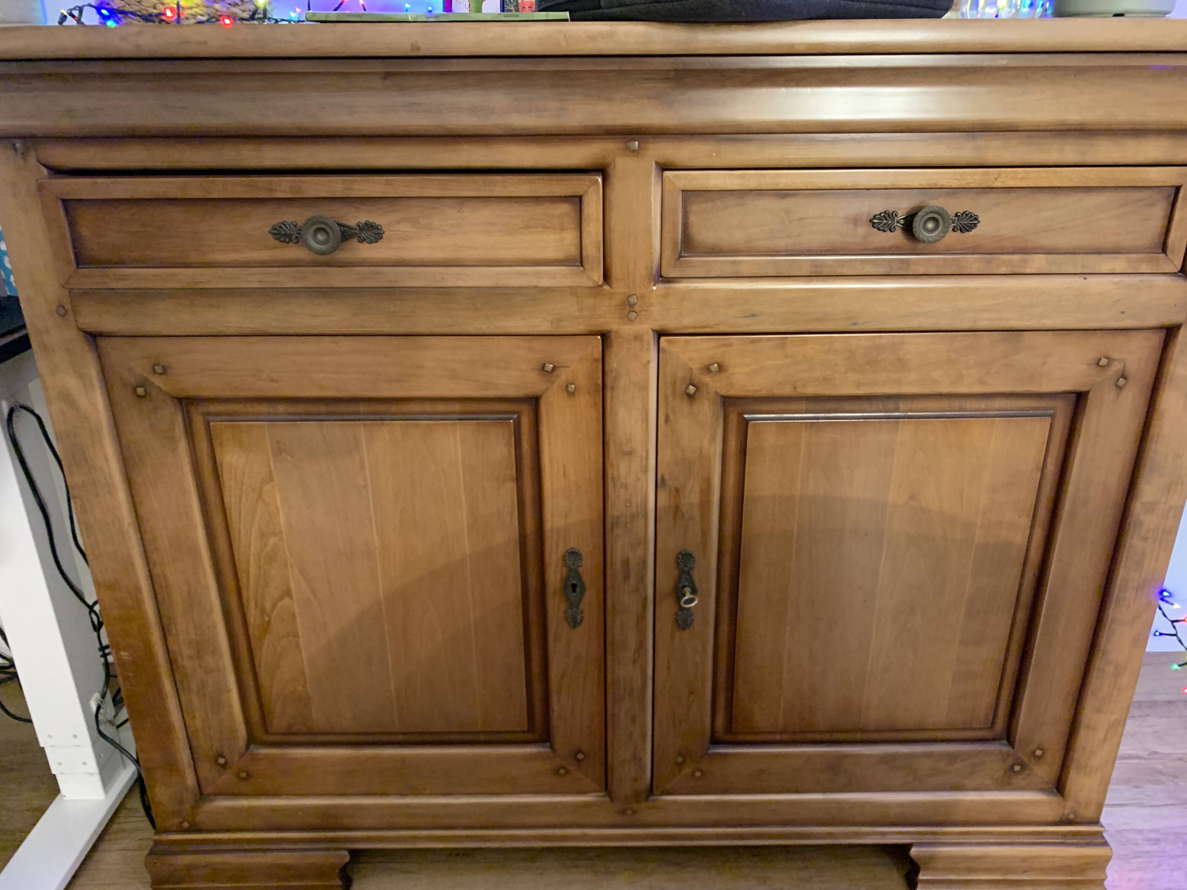 Wooden sideboard-style cabinet