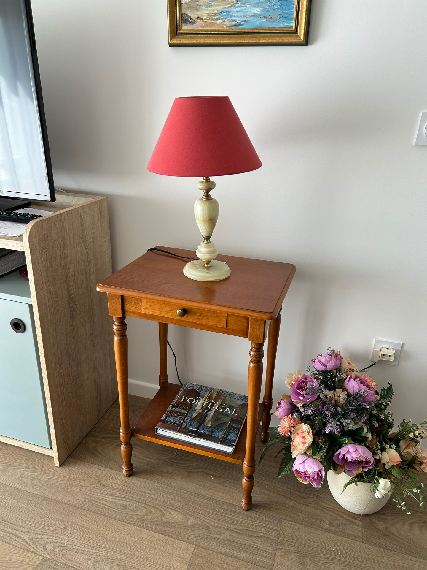 Small accent table in solid wood with a drawer.