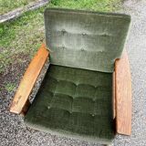 Salon scandinave de couleur vert vintage des années 70