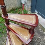 Escalier de bibliothèque ancien en bois
