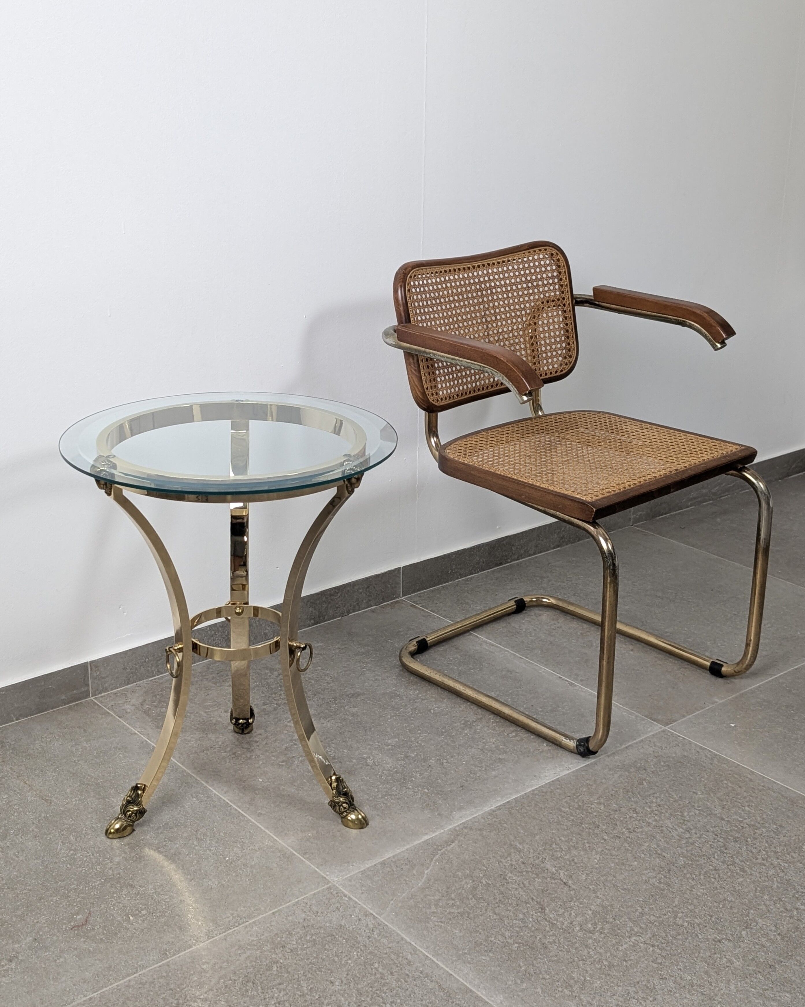 Neoclassical side table in brass and bevelled glass with ram's heads, 1970s.
