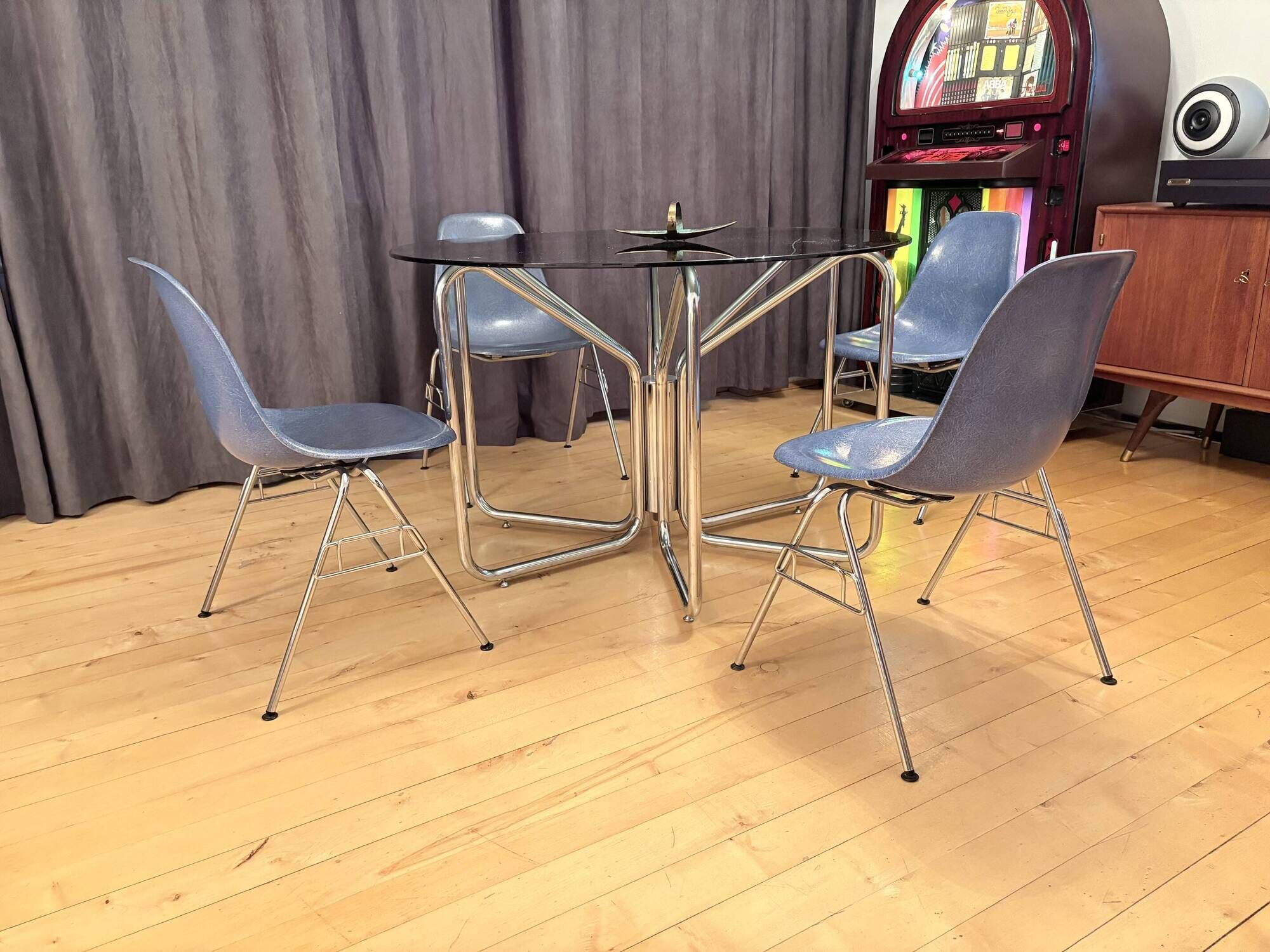 Set of four DSS chairs, fiberglass, designed by Charles and Ray Eames, Herm