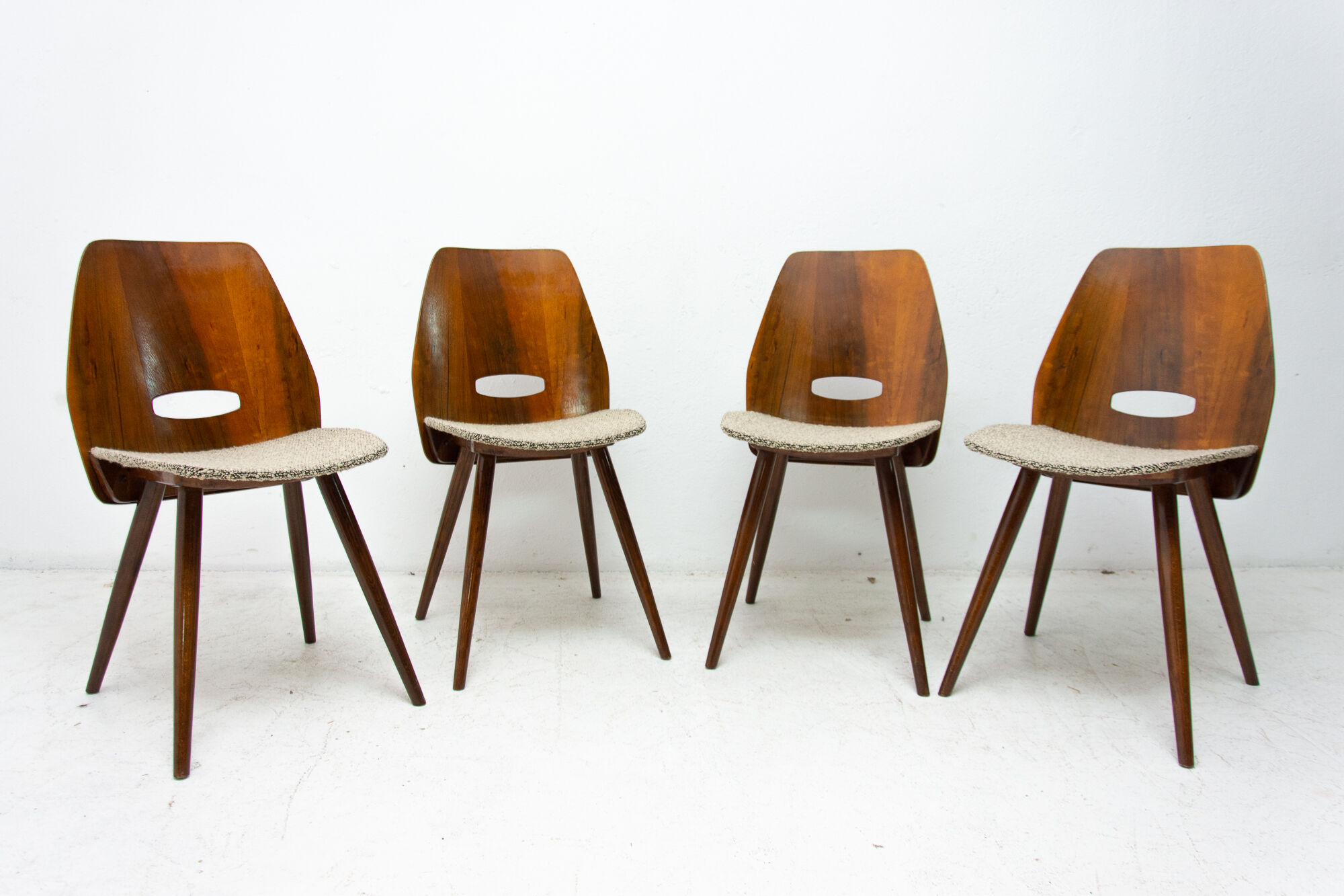 Lot de 4 chaises conçues par Frantisek Jirák pour Tatra Pravenec