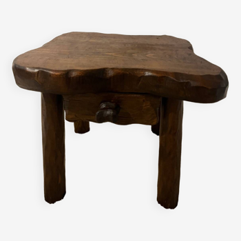 Table de chevet en bois brutaliste ou meuble d’appoint