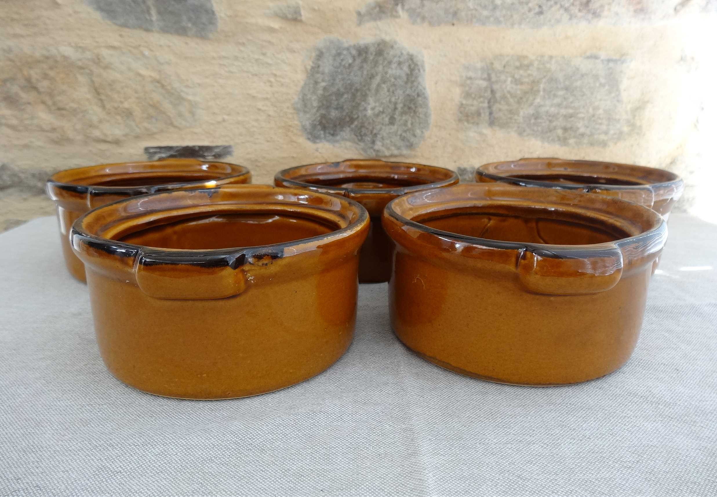 5 cocottes rondes en grès avec couvercle vintage