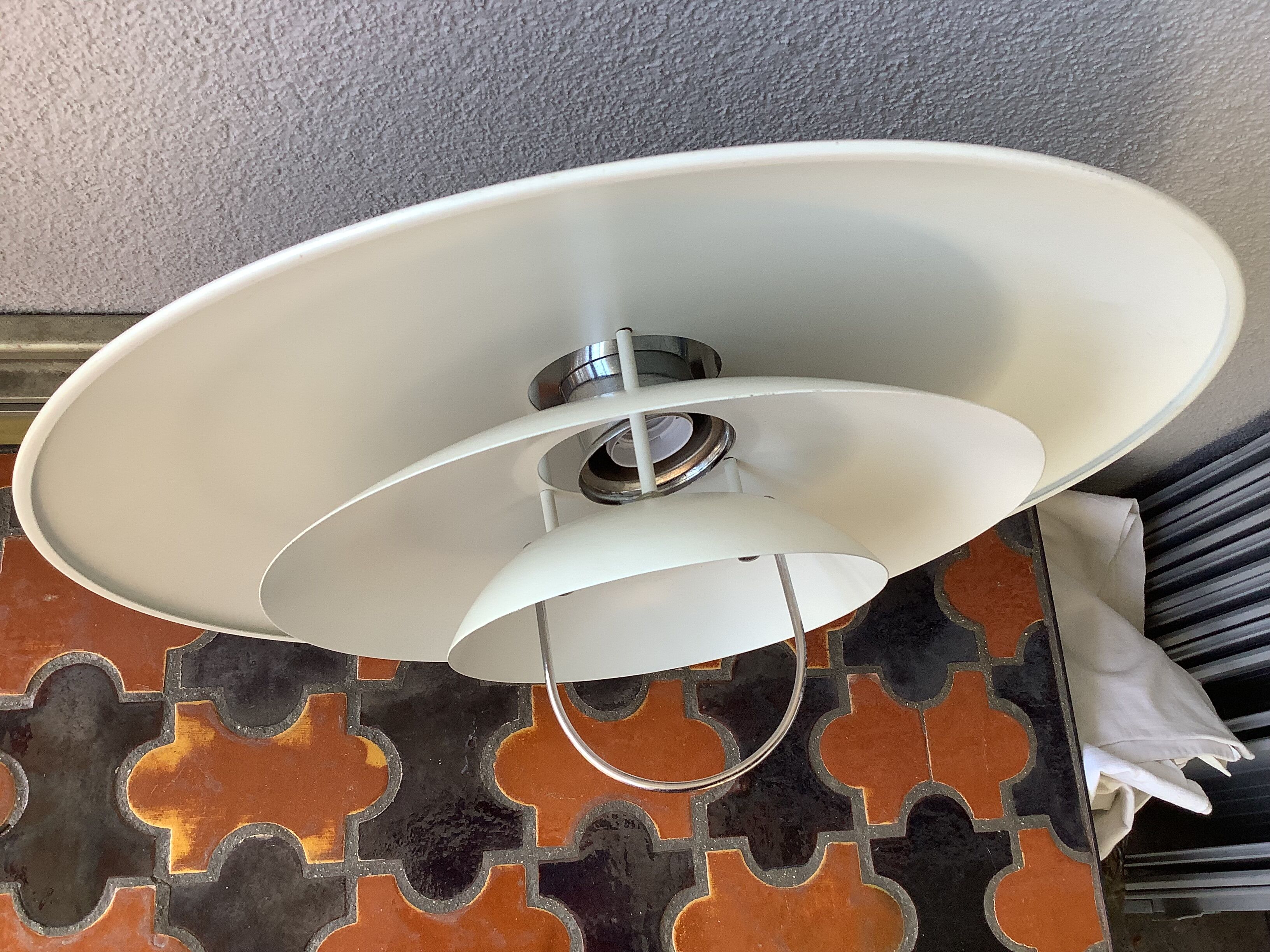 Suspension Seylumière futuristic design