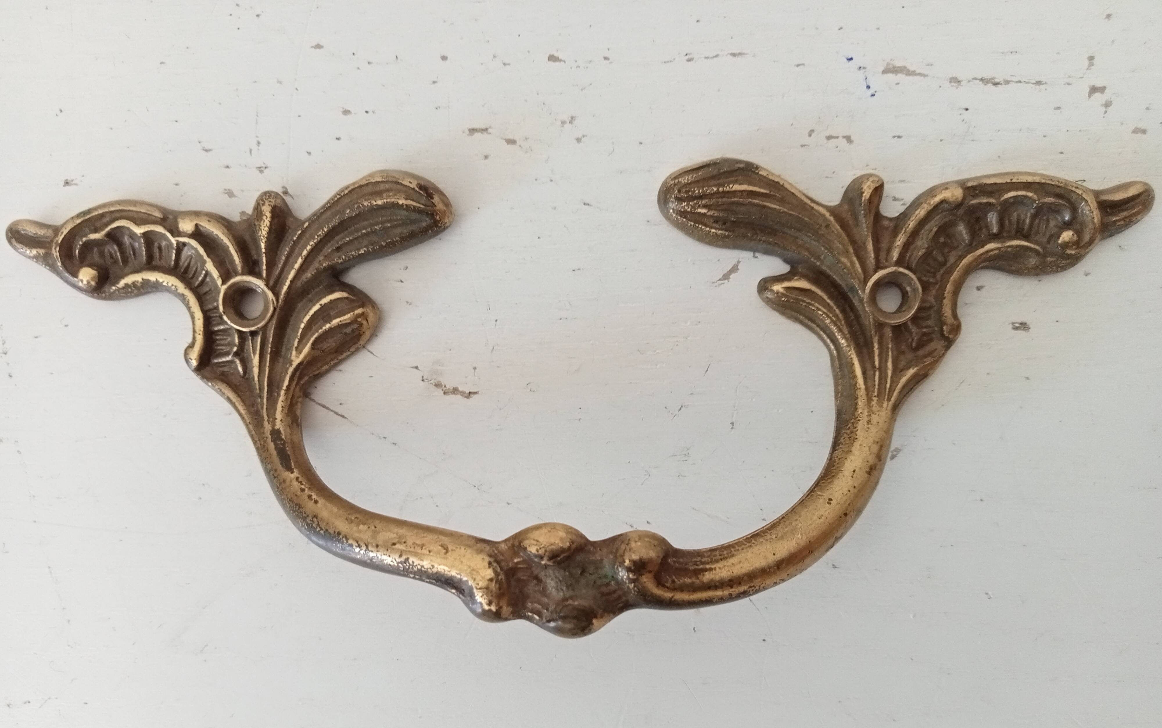 Poignée tiroir de meuble ancien en bronze doré