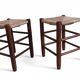 Style Charlotte Perriand, paire de tabourets en bois rustique et paille, France, vers 1950.