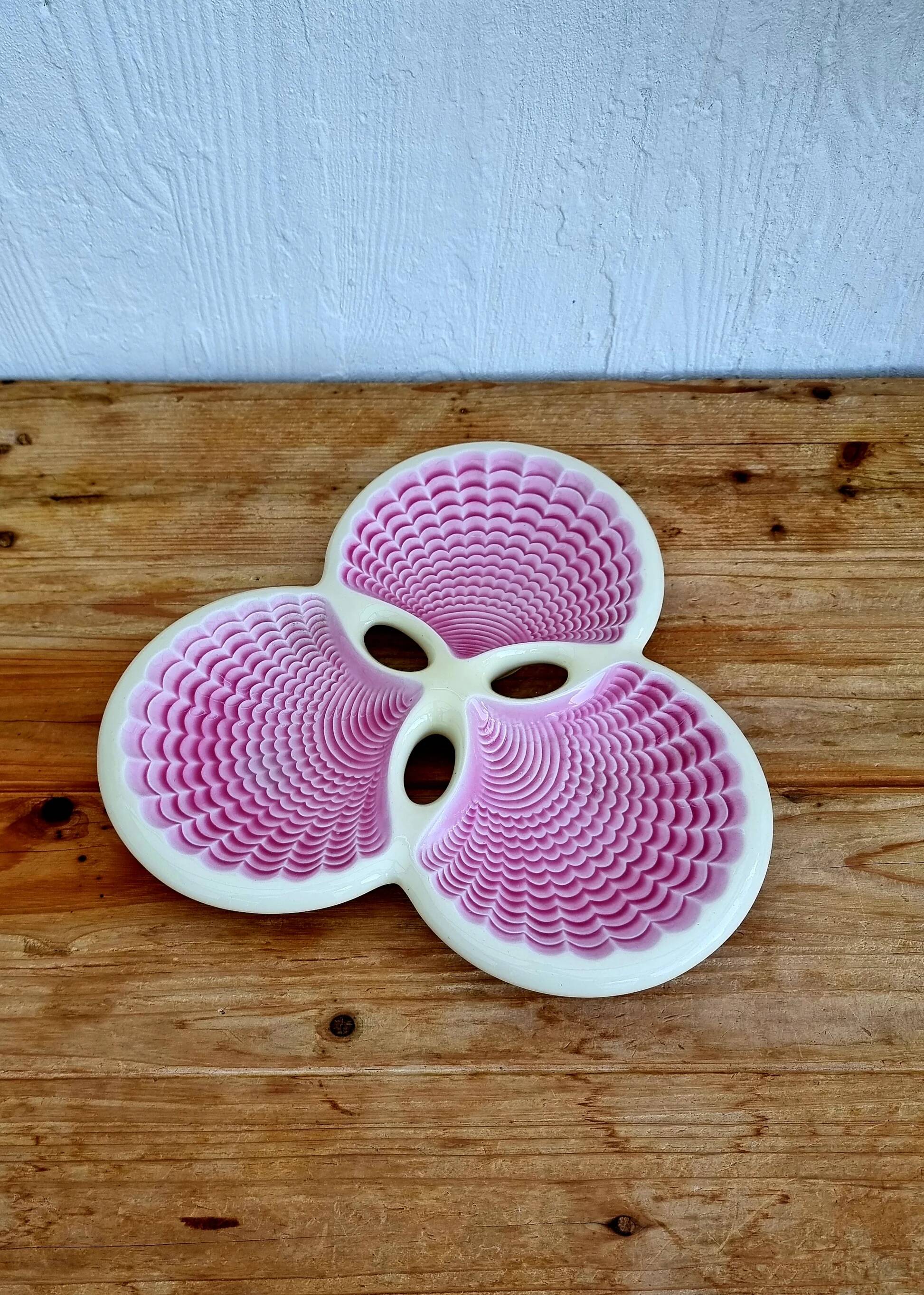 Vintage pink Verceram shell plate in French ceramic.