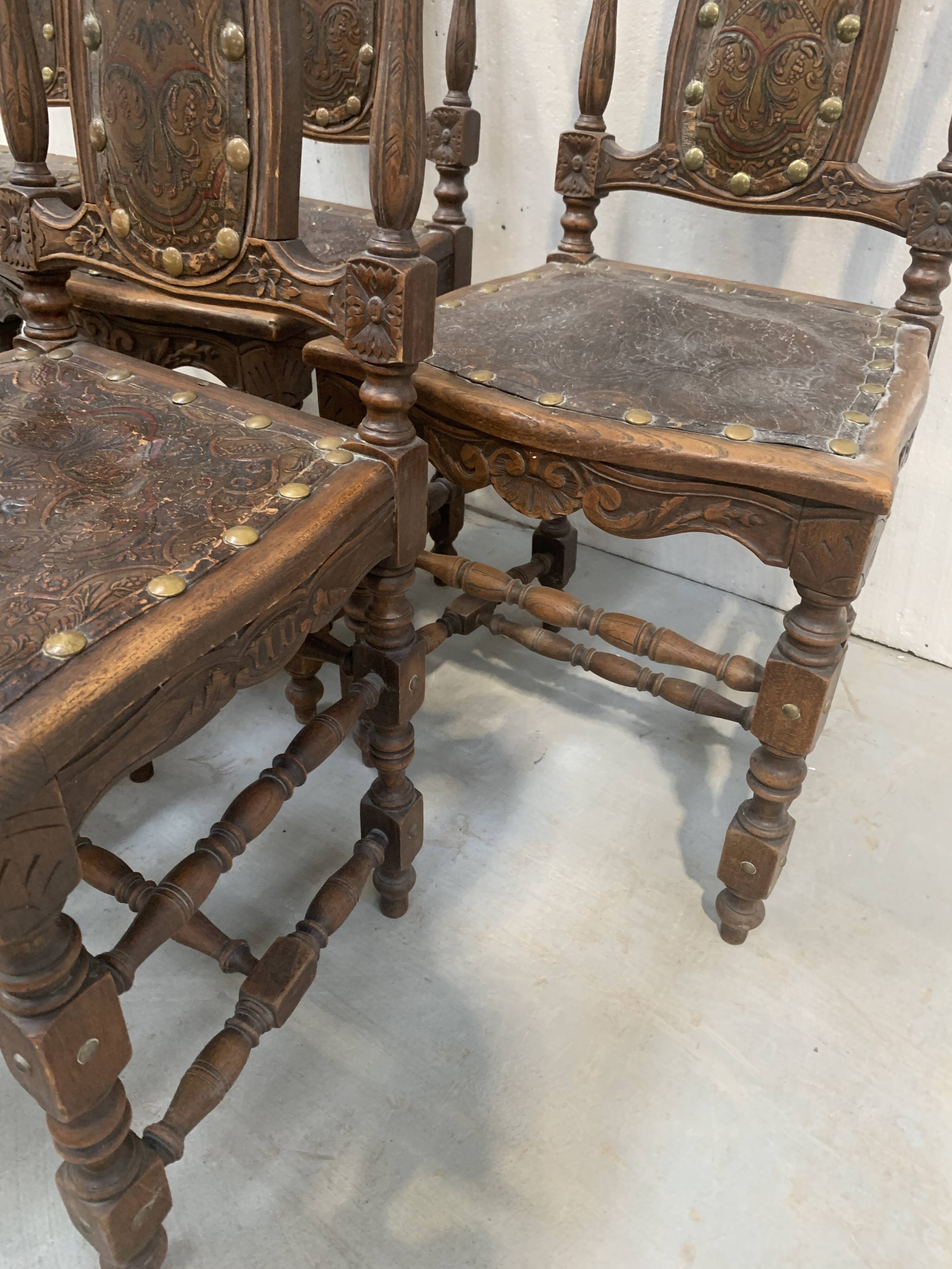 6 chaises de style Renaissance en chêne, XXème siècle