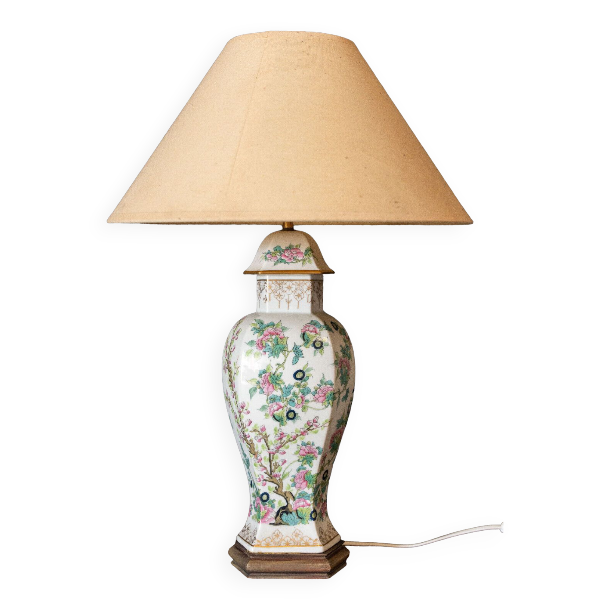 Chinese porcelain lamp mid-twentieth floral decoration wood support