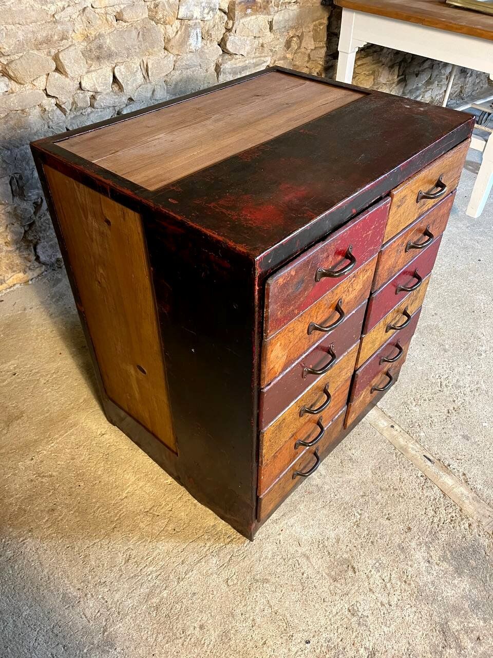 Workshop furniture with drawers