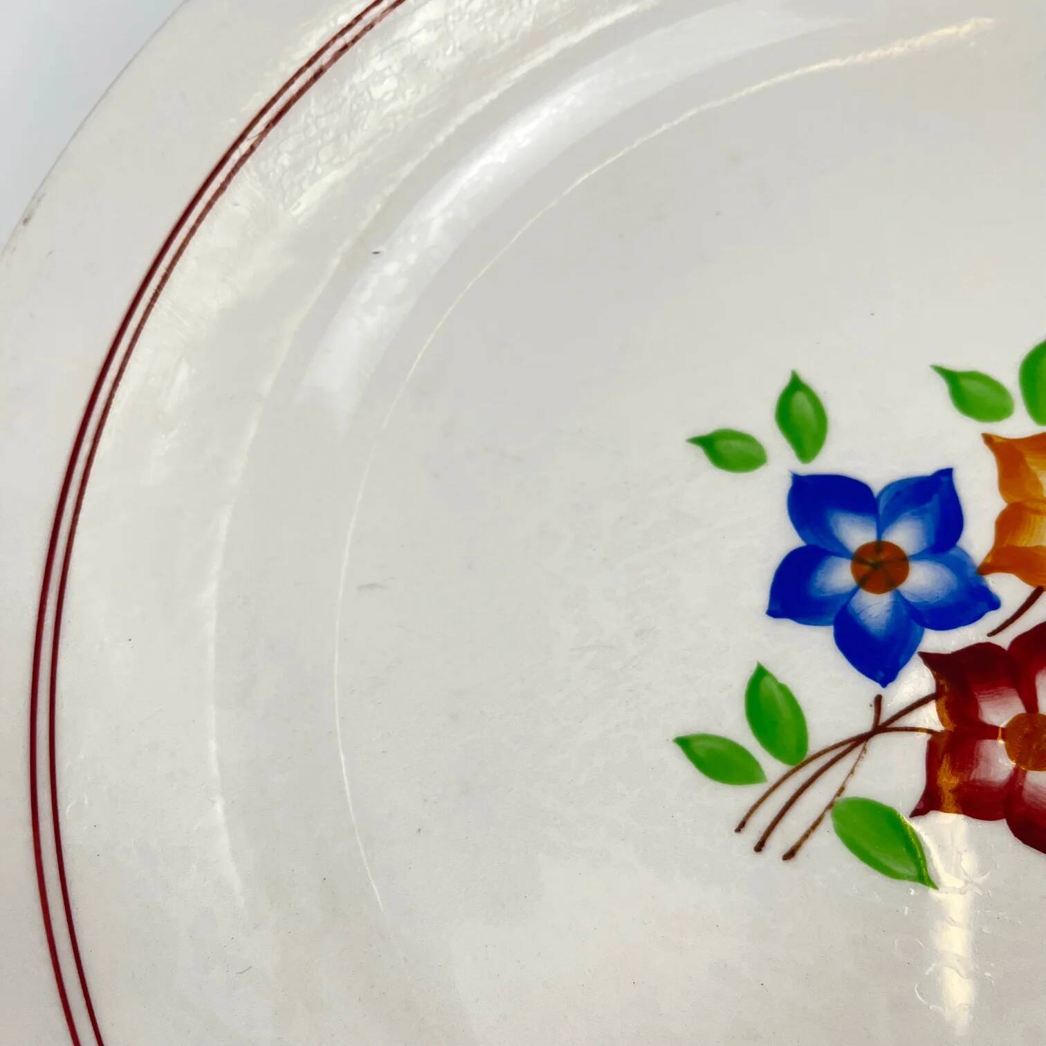 Round plate "The Beehive", Moulins des Loups, 20th century