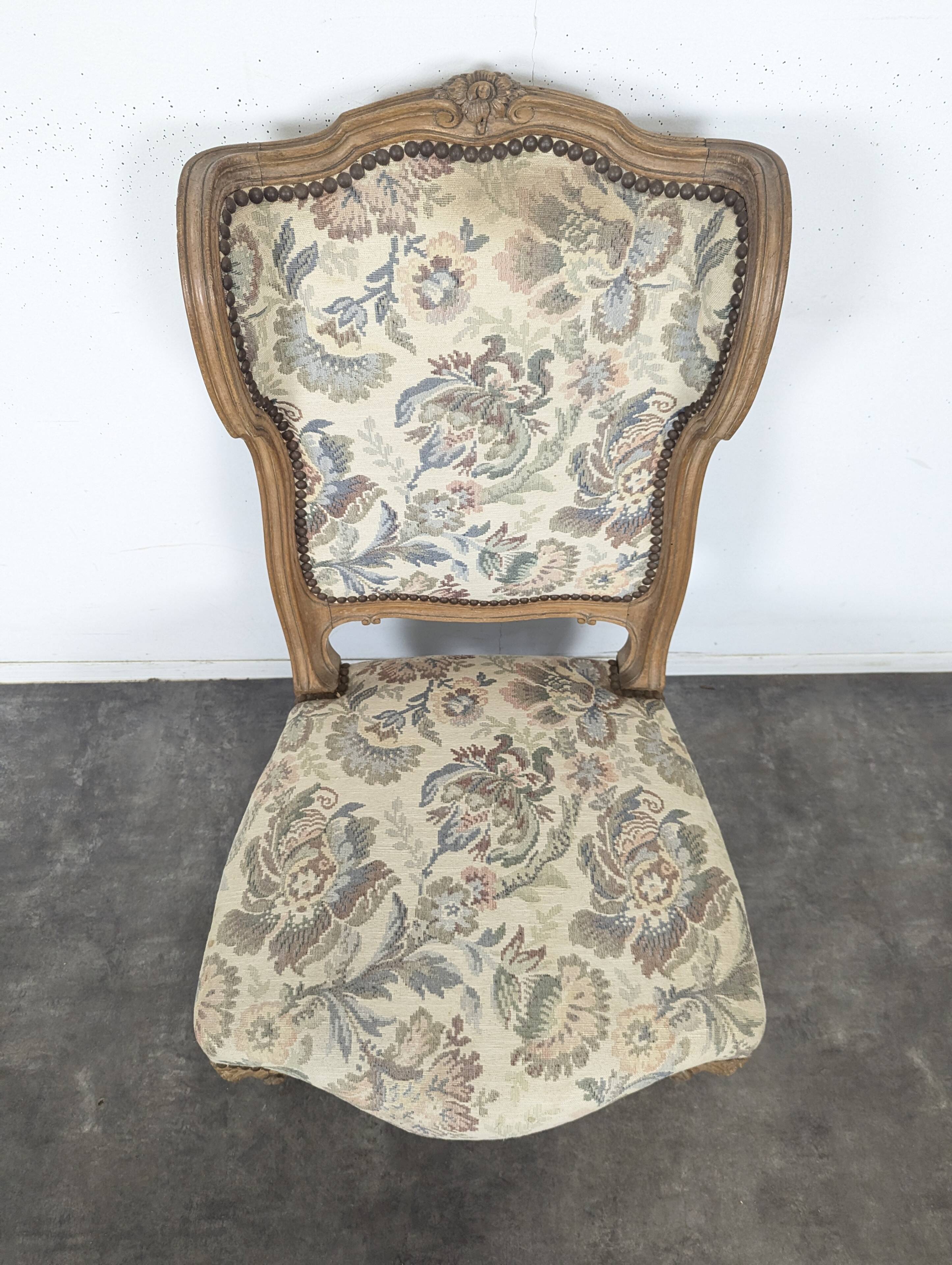 Louis XV style armchair in natural wood with floral fabric.