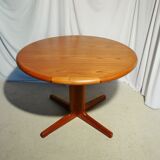 Scandinavian extendable table in teak Laurits M Larsen