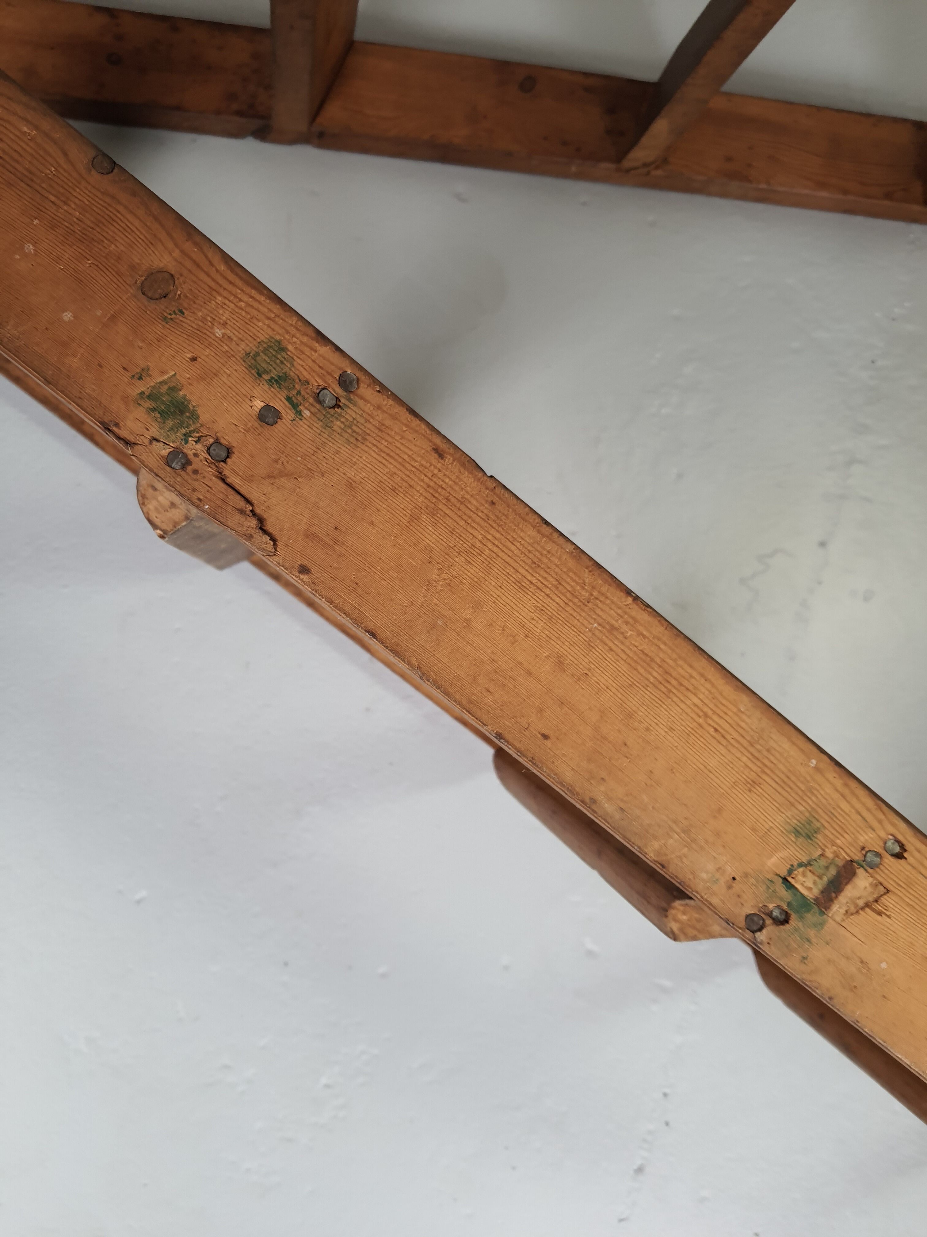 Retractable miller's ladder