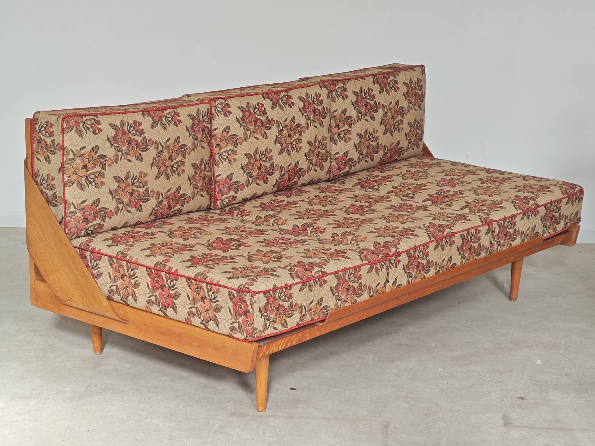 Folding sofa bed Canapé banquette Interier Praha 1960 floral pattern fabric