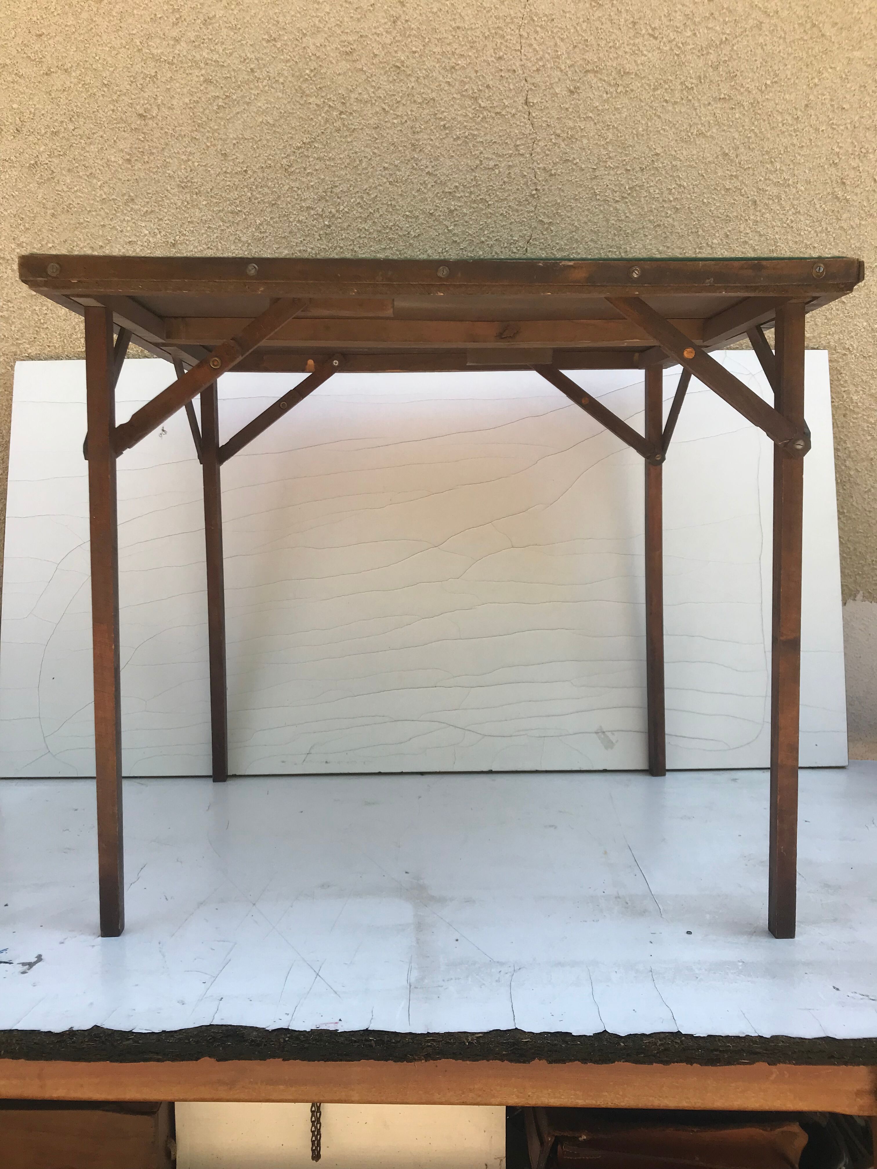 Ancienne table à jeu pliante et son plateau en feutrine verte vintage