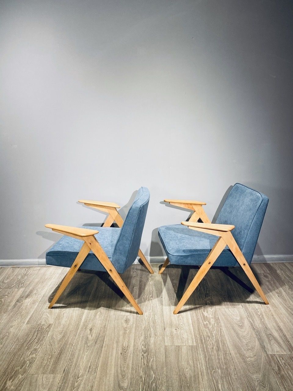 Paire de fauteuils par J. Chierowski 1960