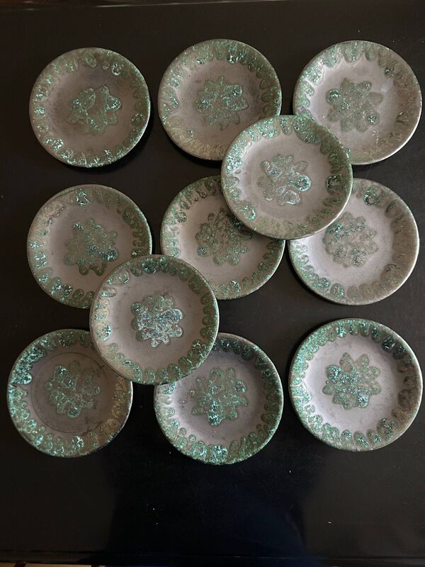 11 assiettes plates en céramique lava Petit Massé Morvan