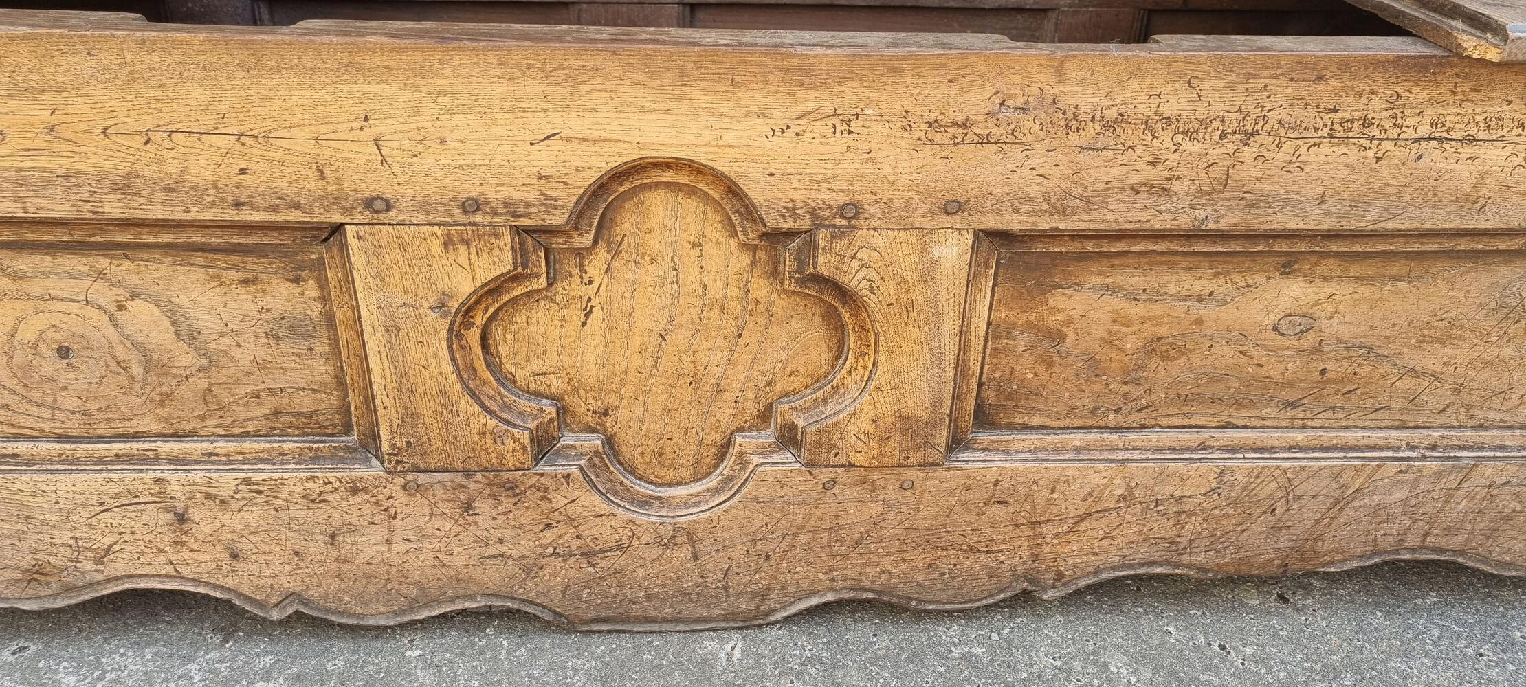 Closed bed chest bench Breton, solid oak pegged wood, nineteenth century